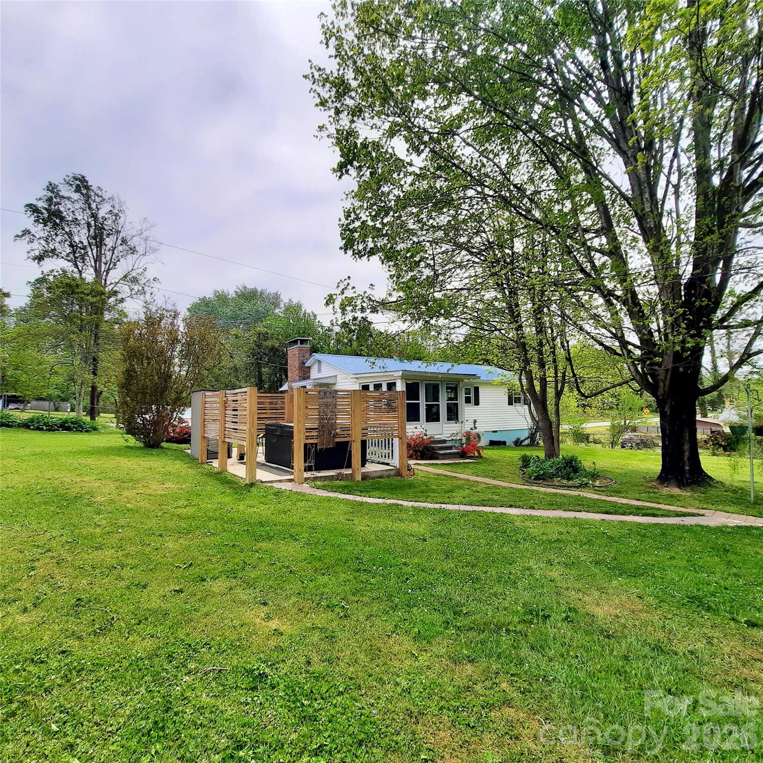 604 Substation Street — Hendersonville