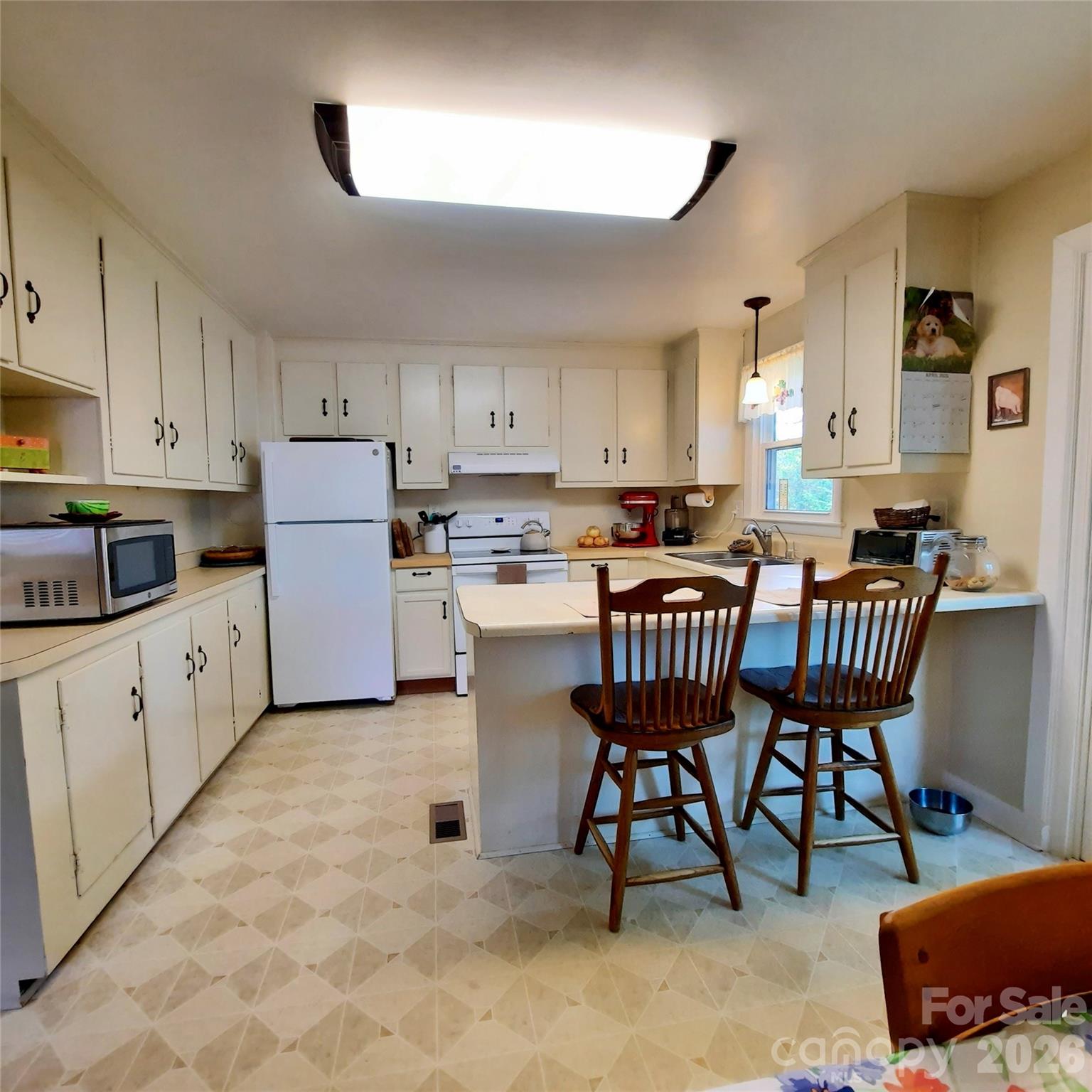 604 Substation Street — Hendersonville