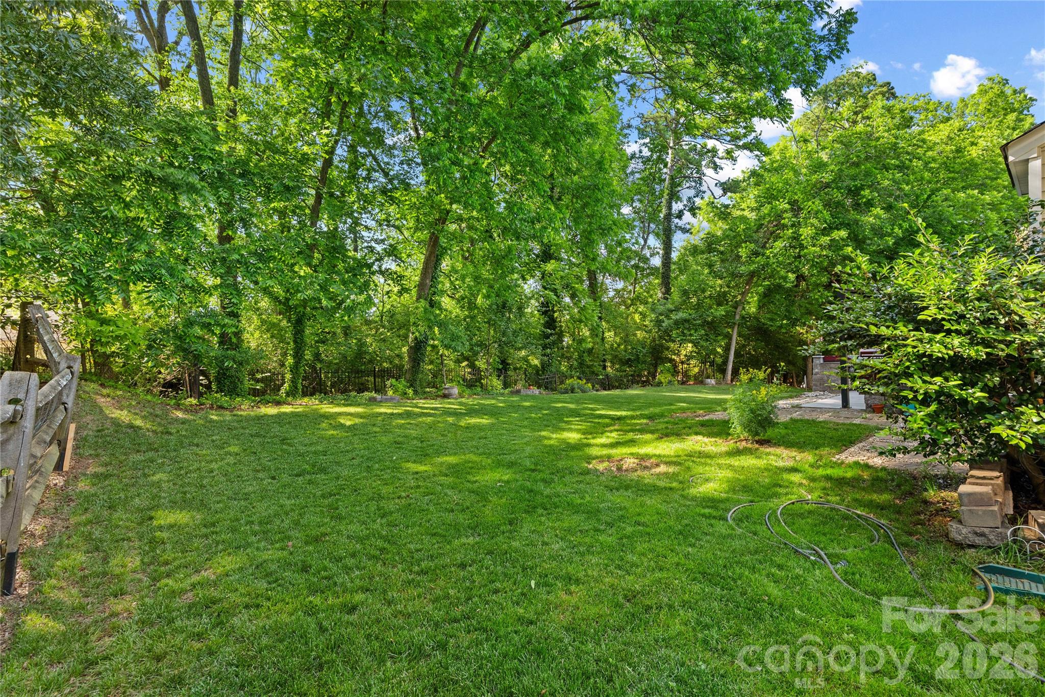 1518 Squirrel Lake Court — Matthews