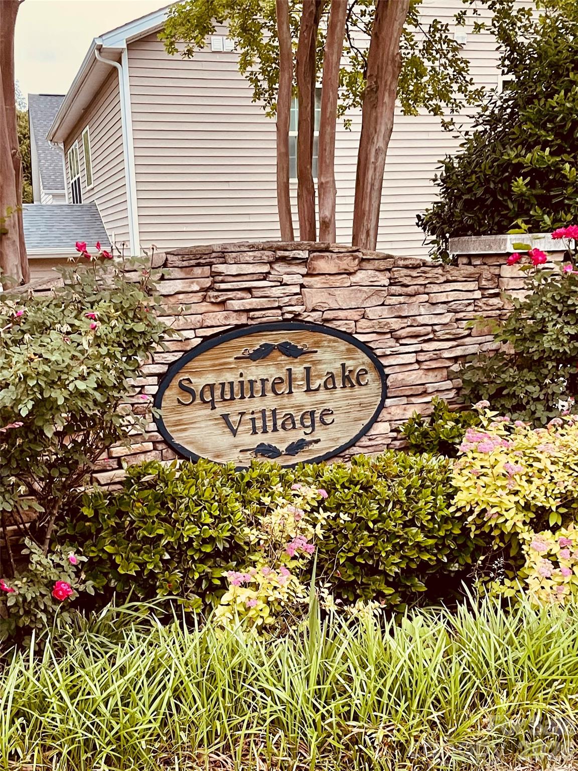 1518 Squirrel Lake Court — Matthews