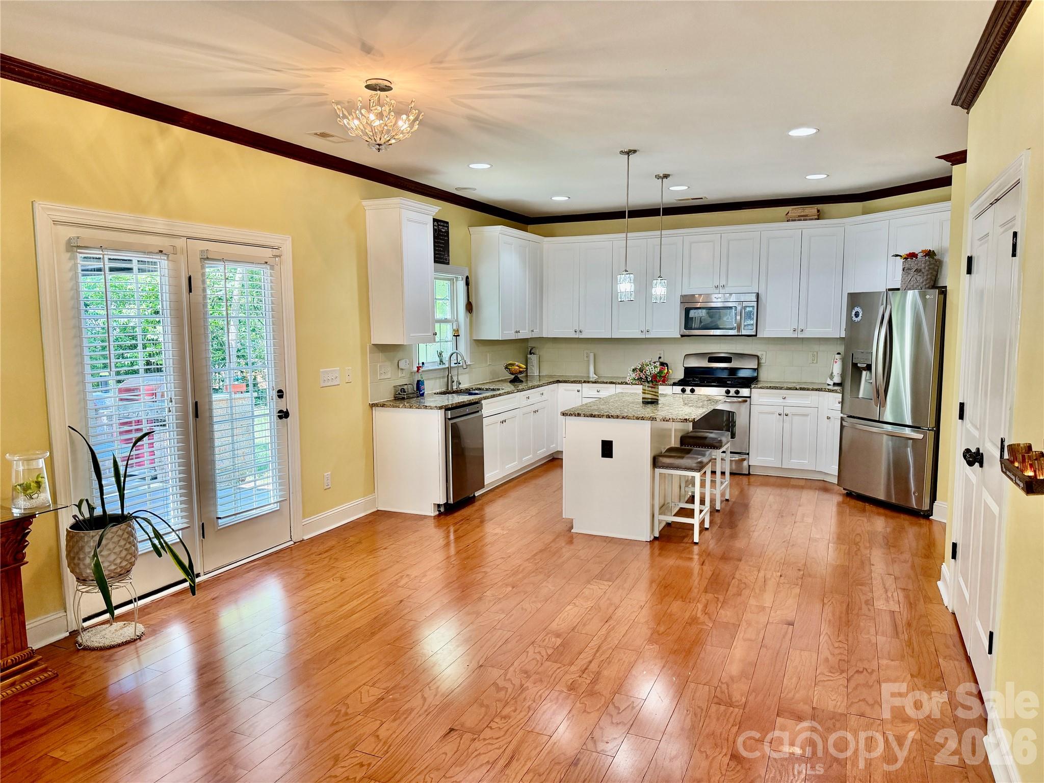1518 Squirrel Lake Court — Matthews