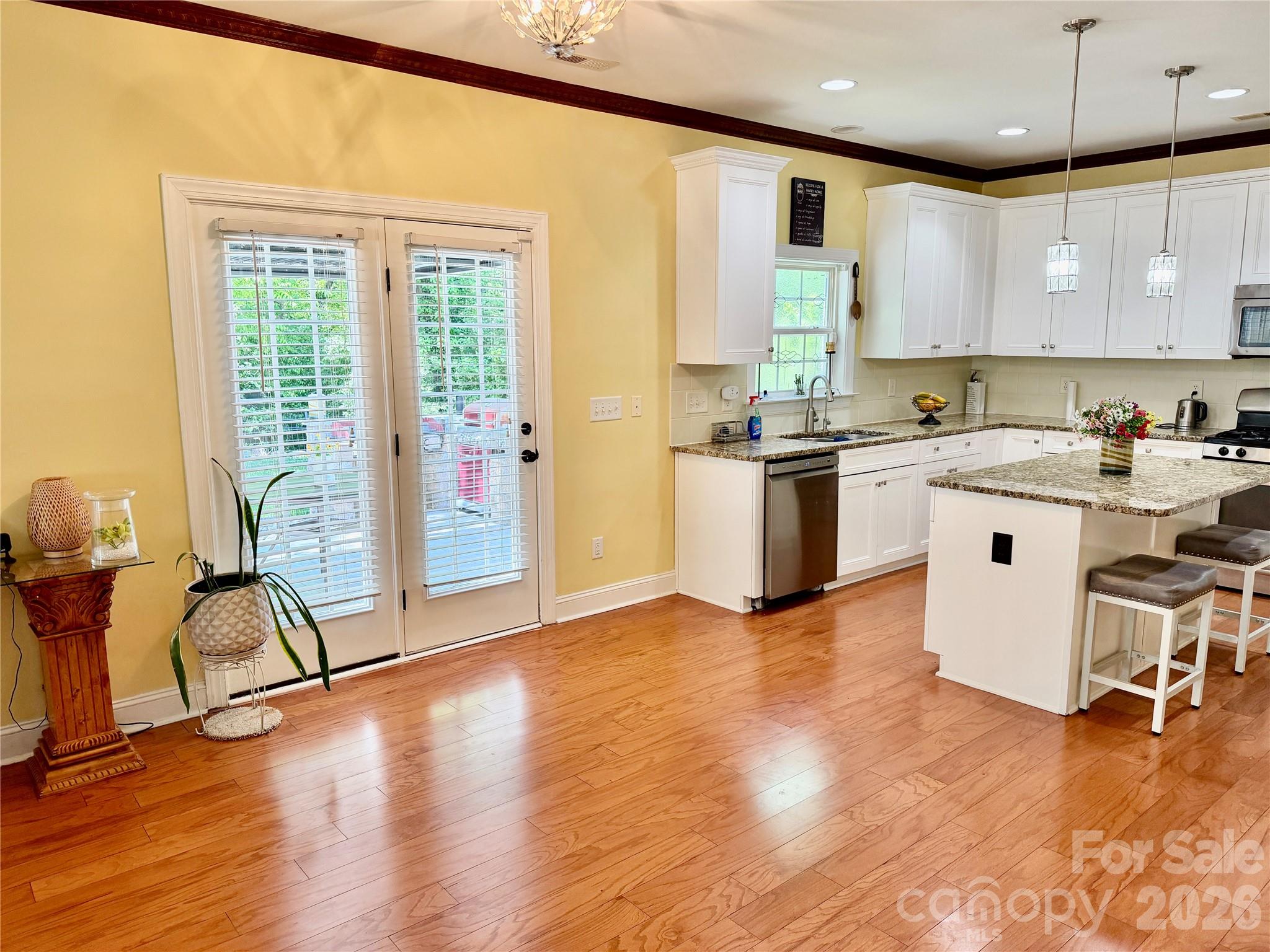 1518 Squirrel Lake Court — Matthews