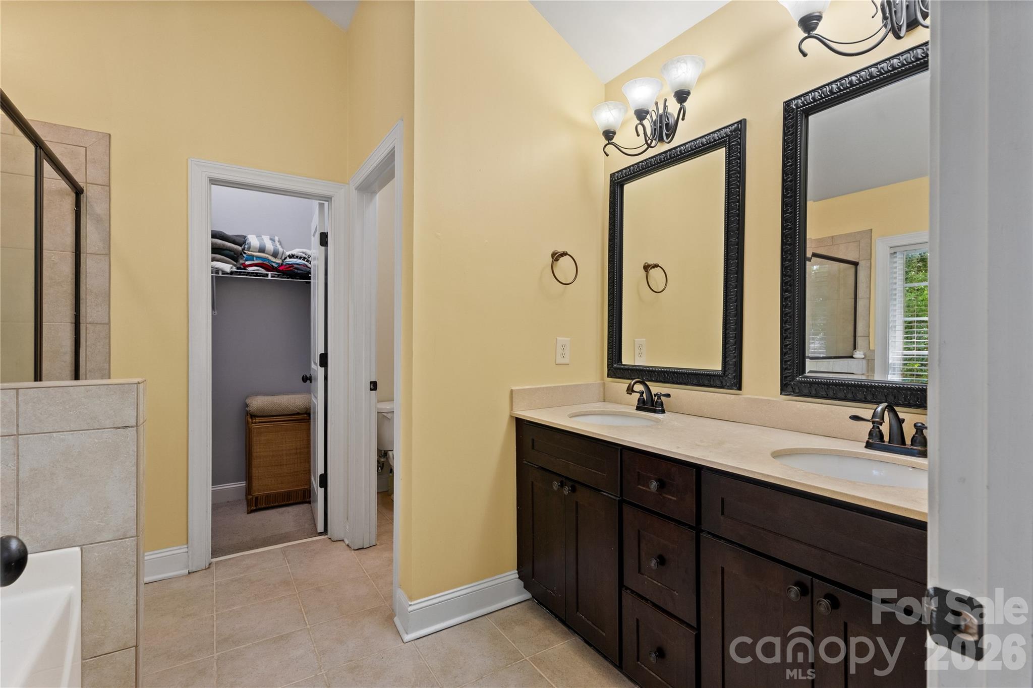 1518 Squirrel Lake Court — Matthews