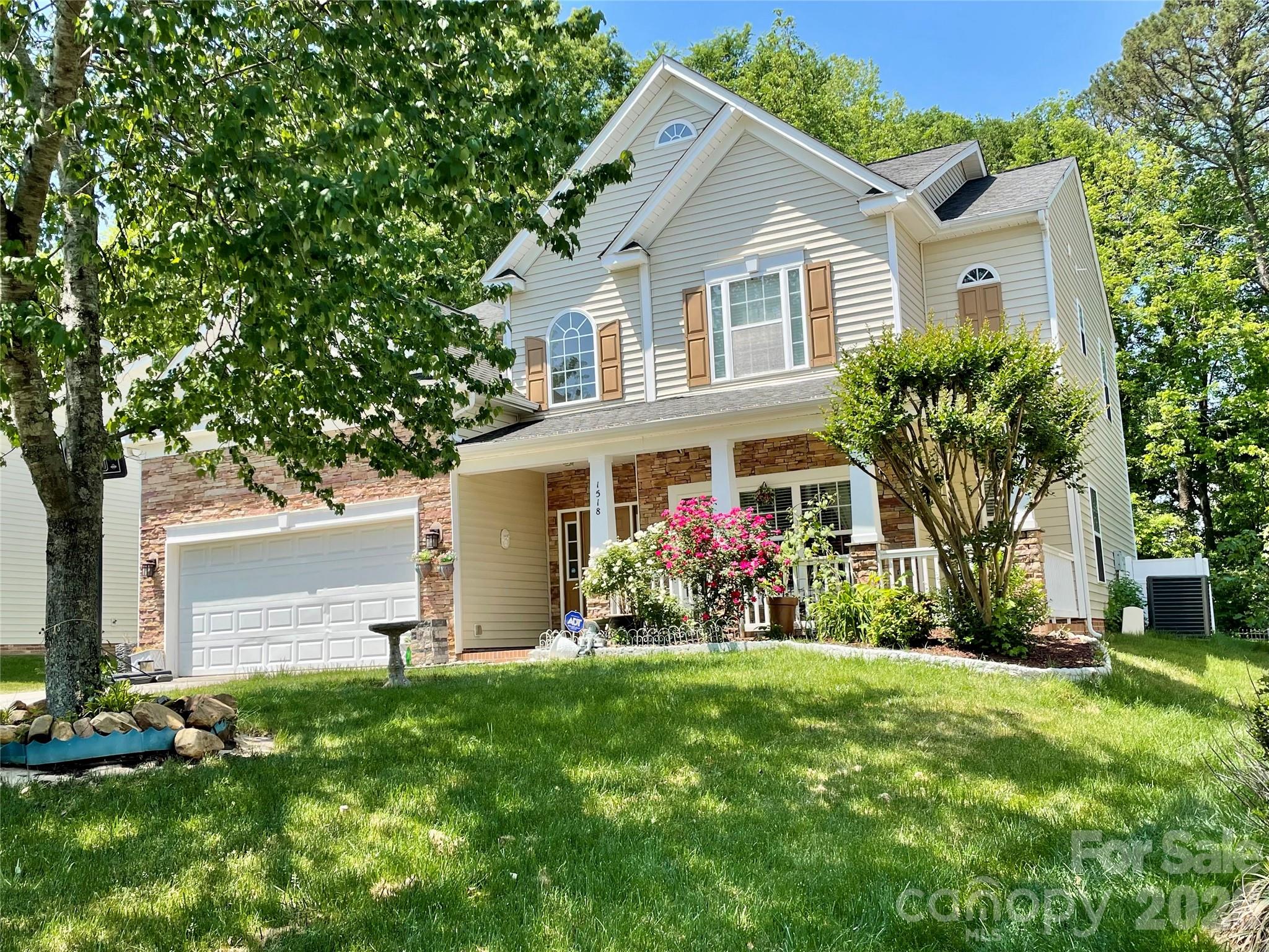 1518 Squirrel Lake Court — Matthews