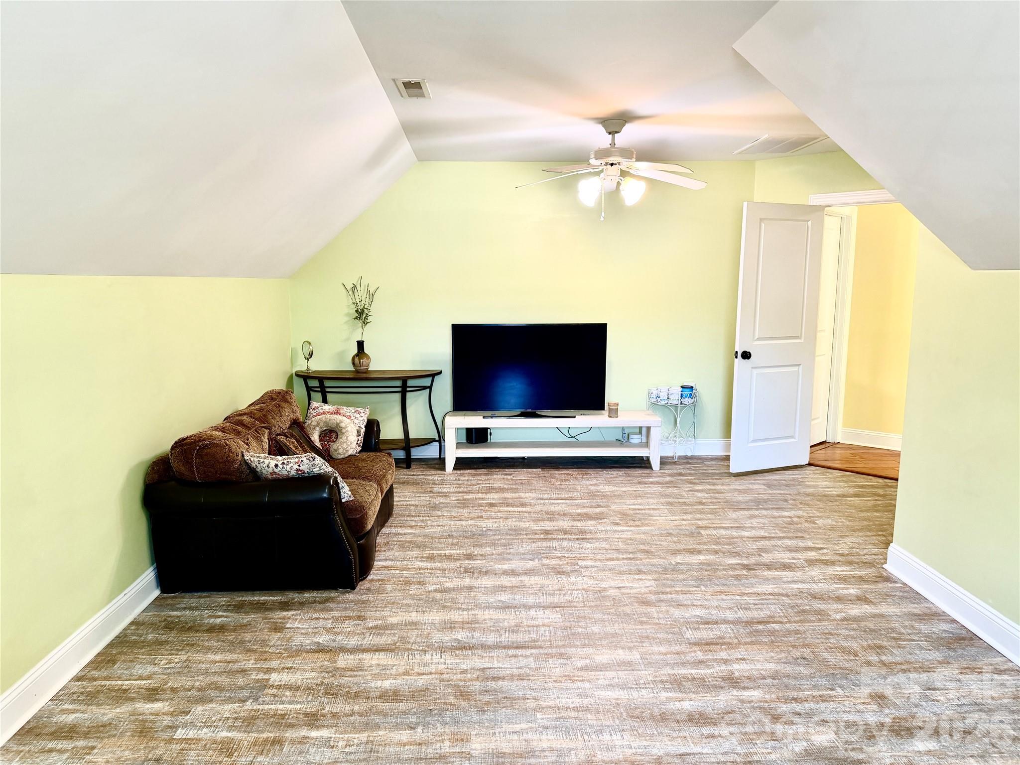 1518 Squirrel Lake Court — Matthews