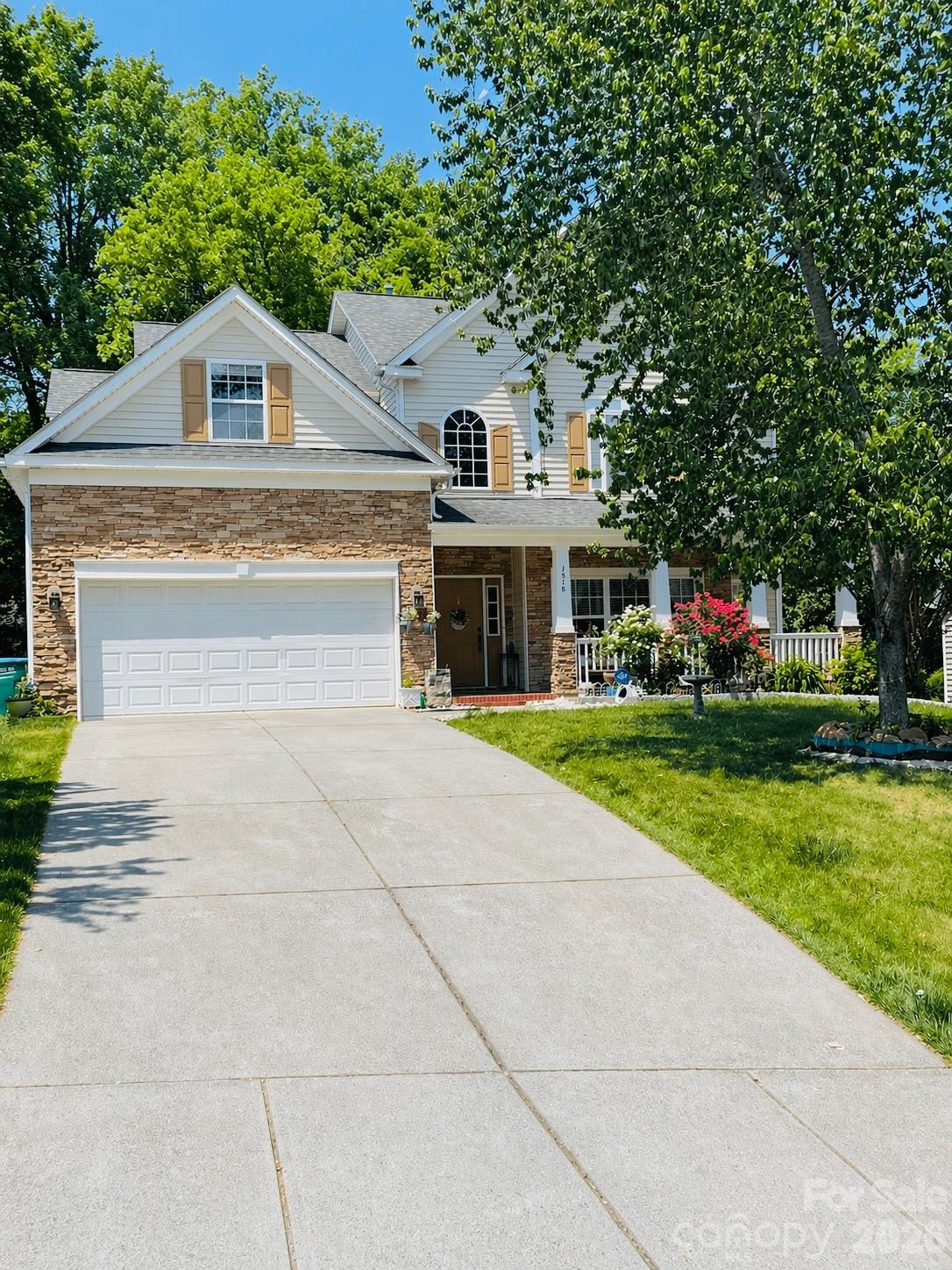 1518 Squirrel Lake Court — Matthews