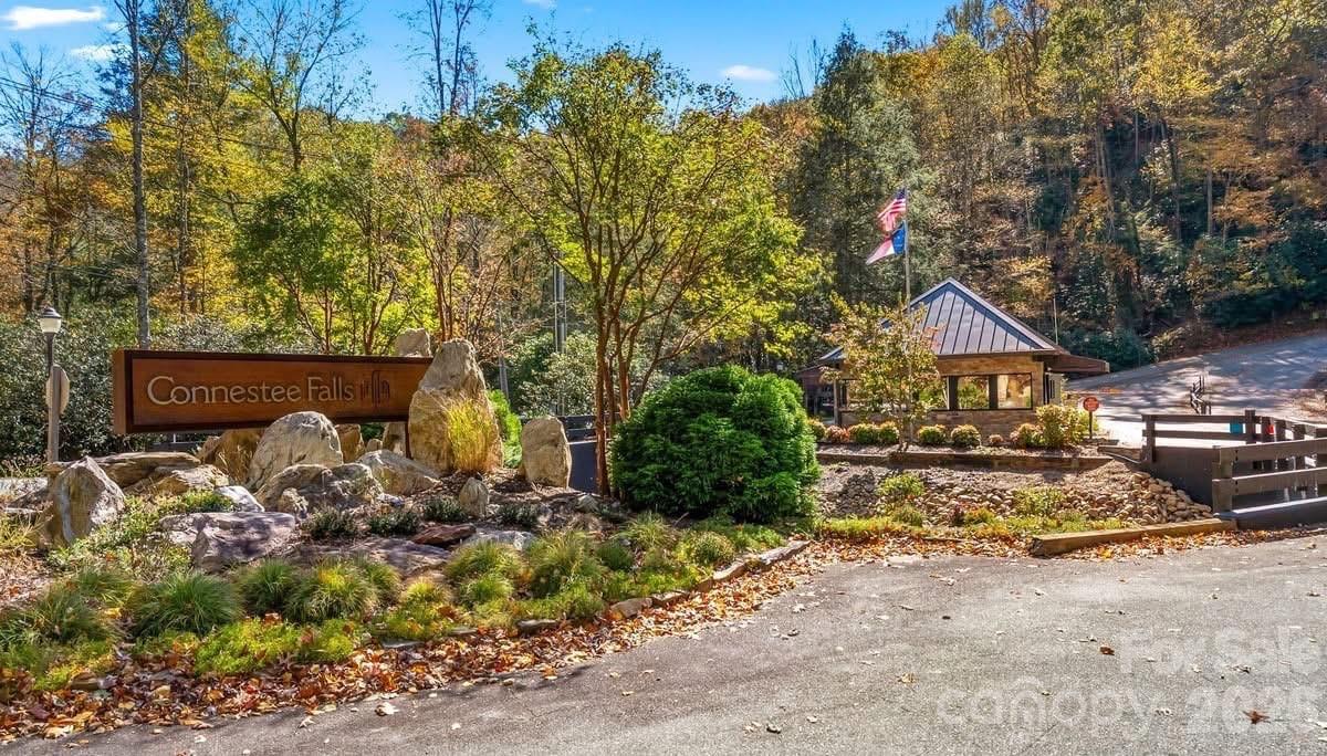2698 Connestee Trail — Brevard