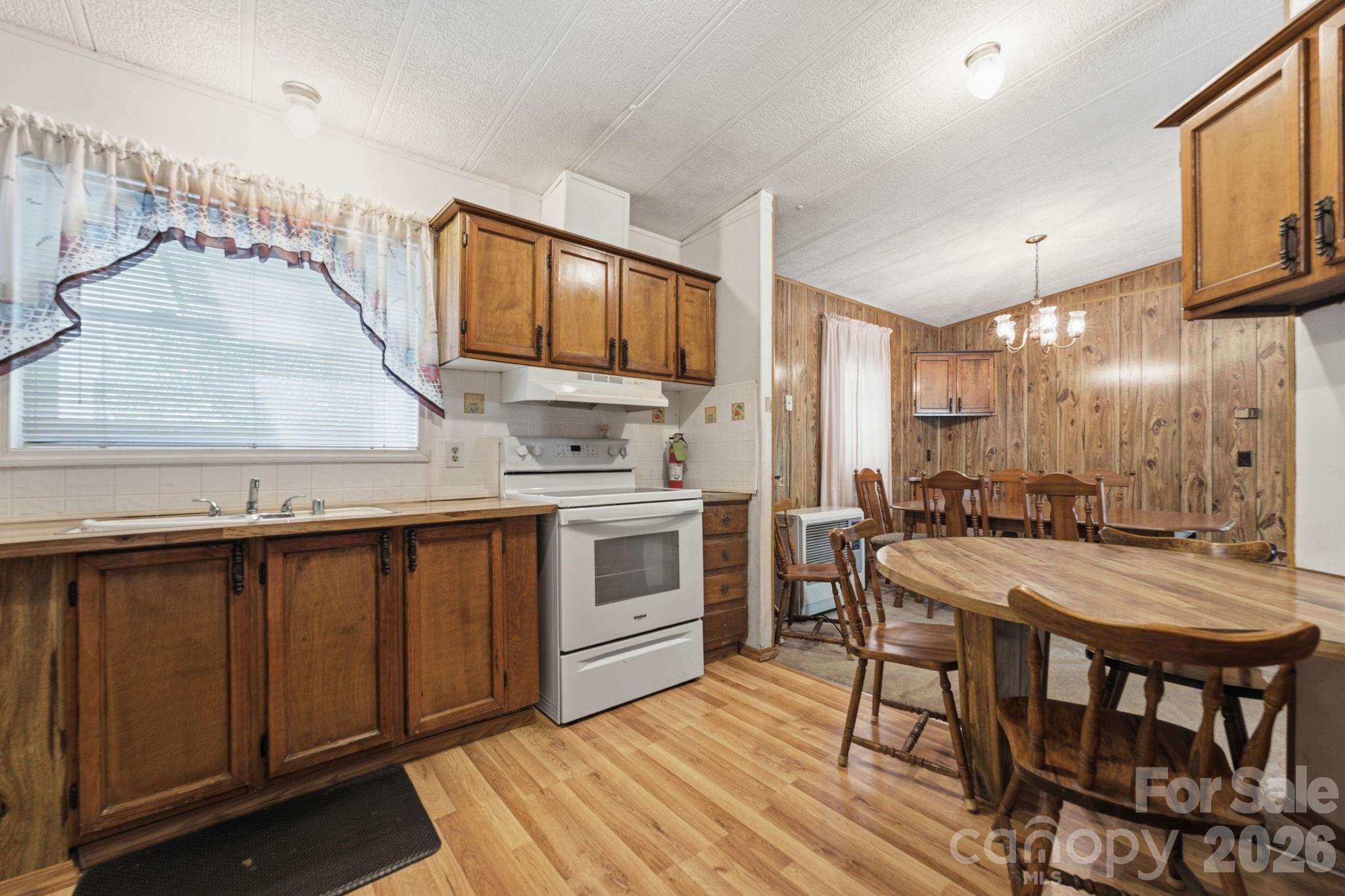 1200 Barkers Creek Road — Whittier
