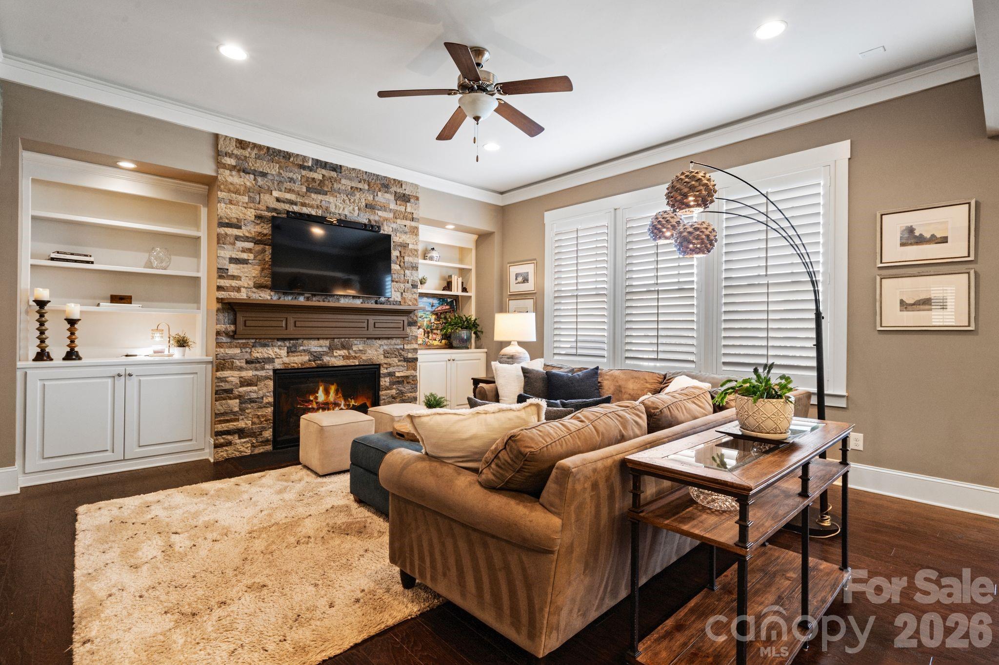 2319 Lochview Street — Pineville