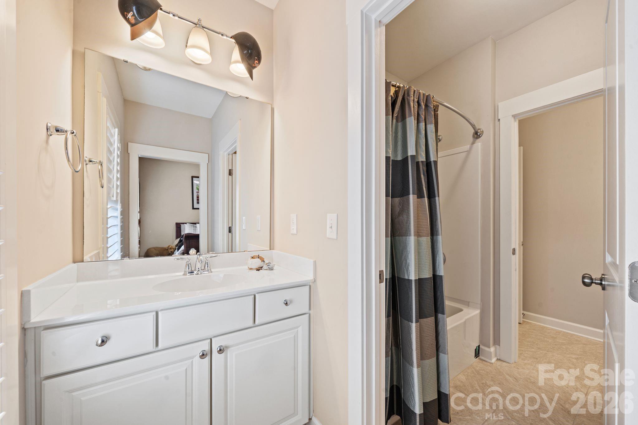 2319 Lochview Street — Pineville