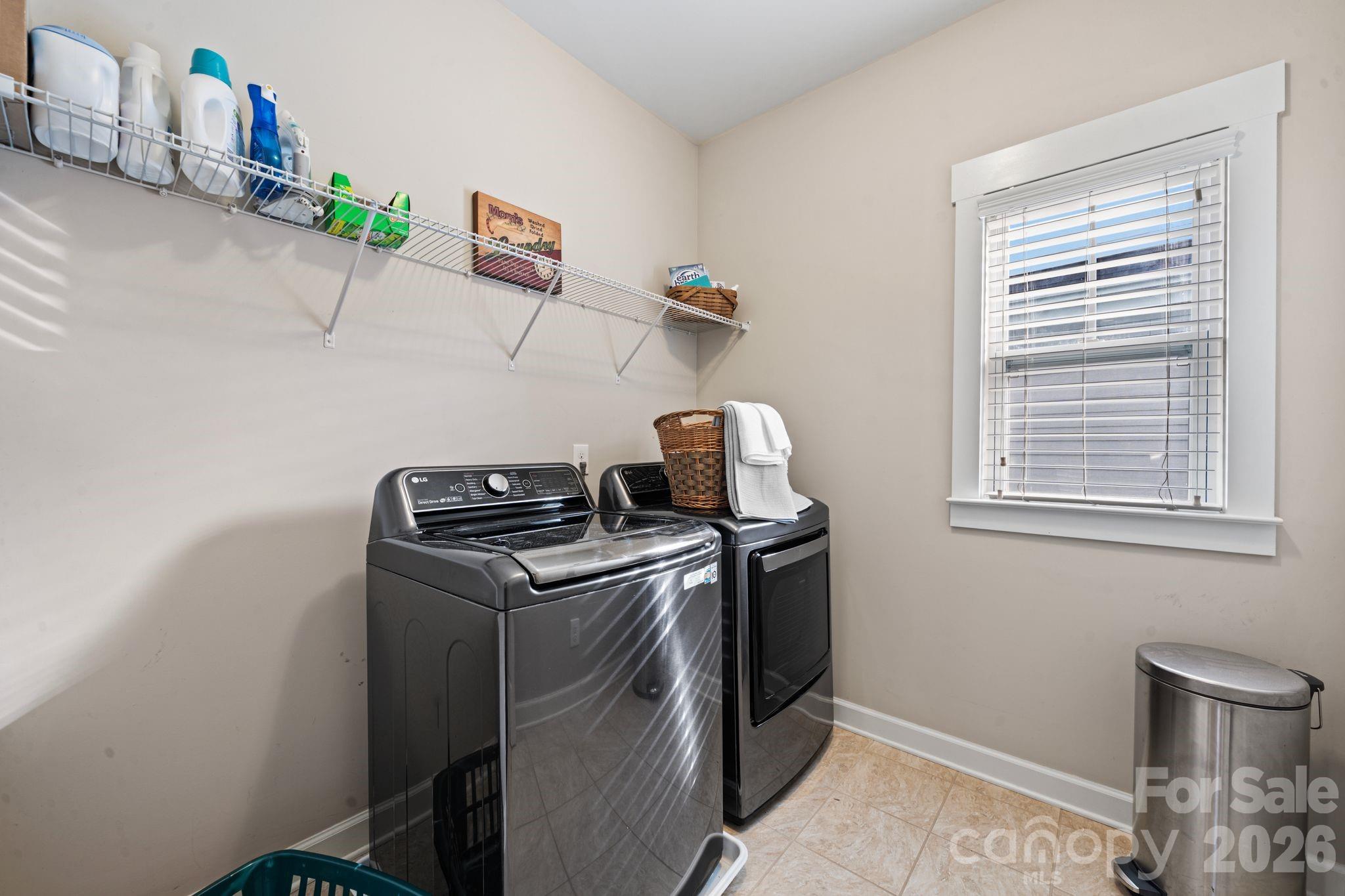 2319 Lochview Street — Pineville