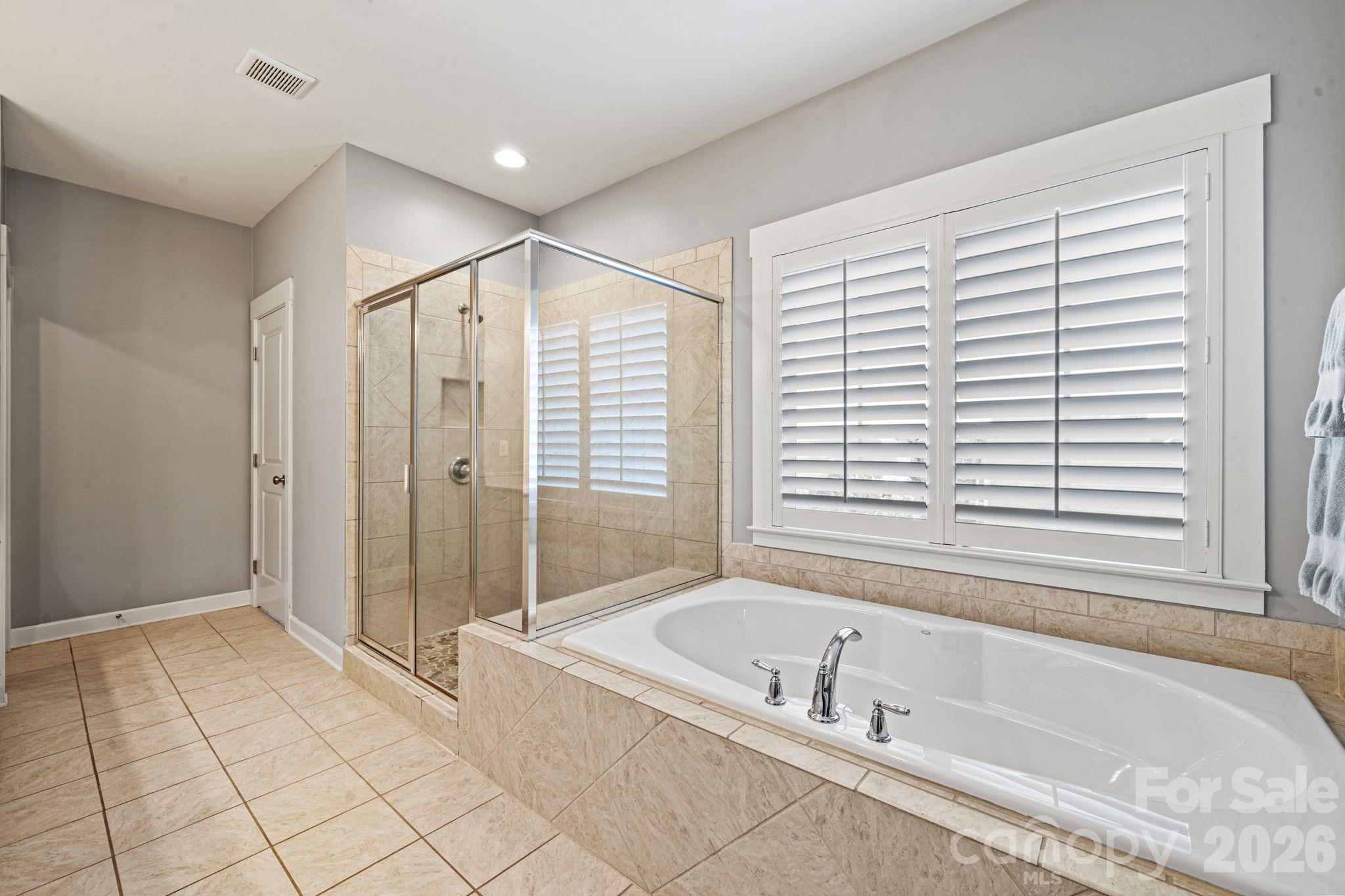 2319 Lochview Street — Pineville