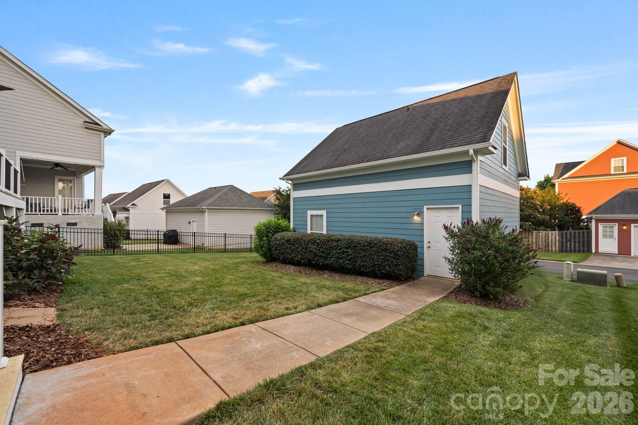 2319 Lochview Street — Pineville