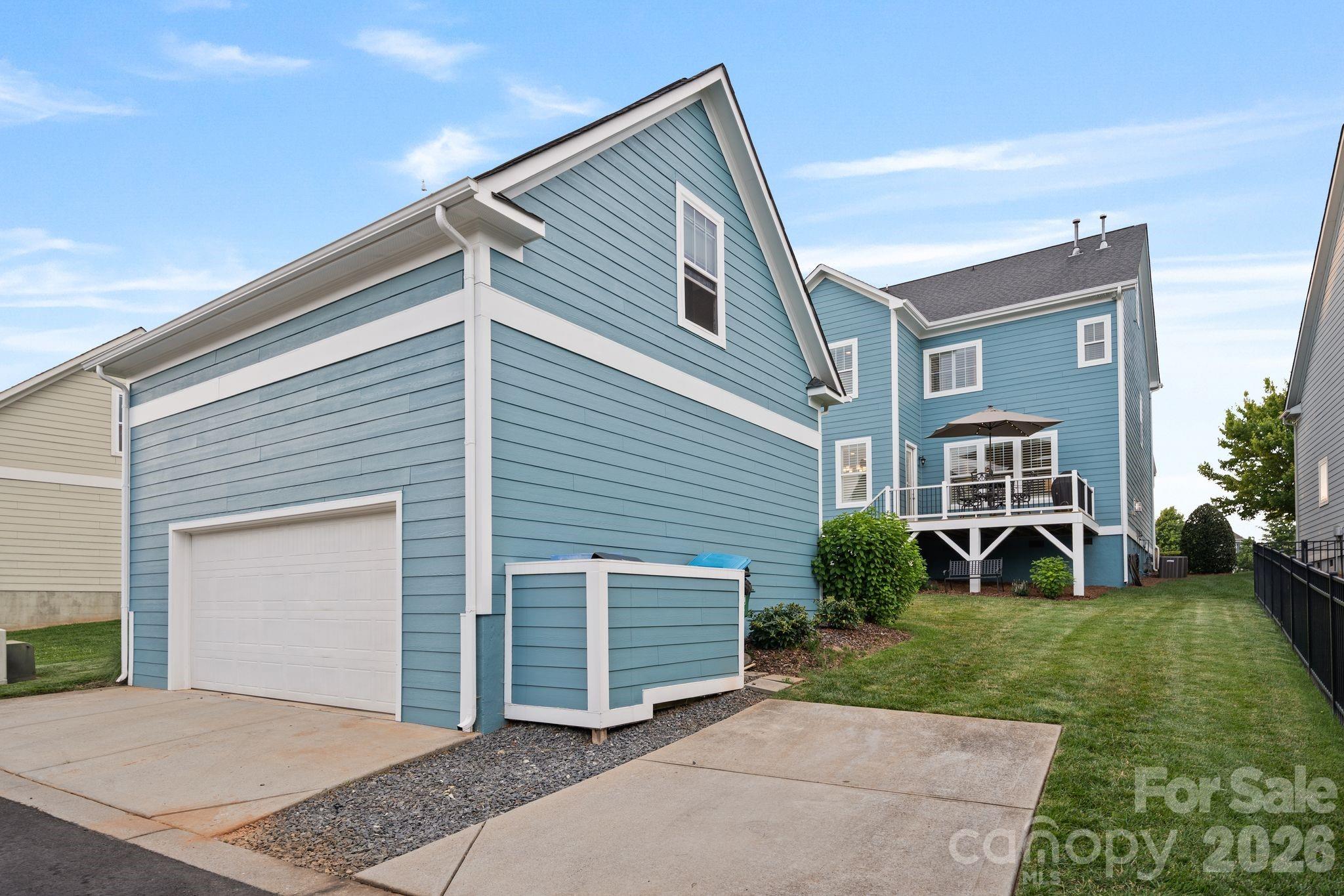 2319 Lochview Street — Pineville