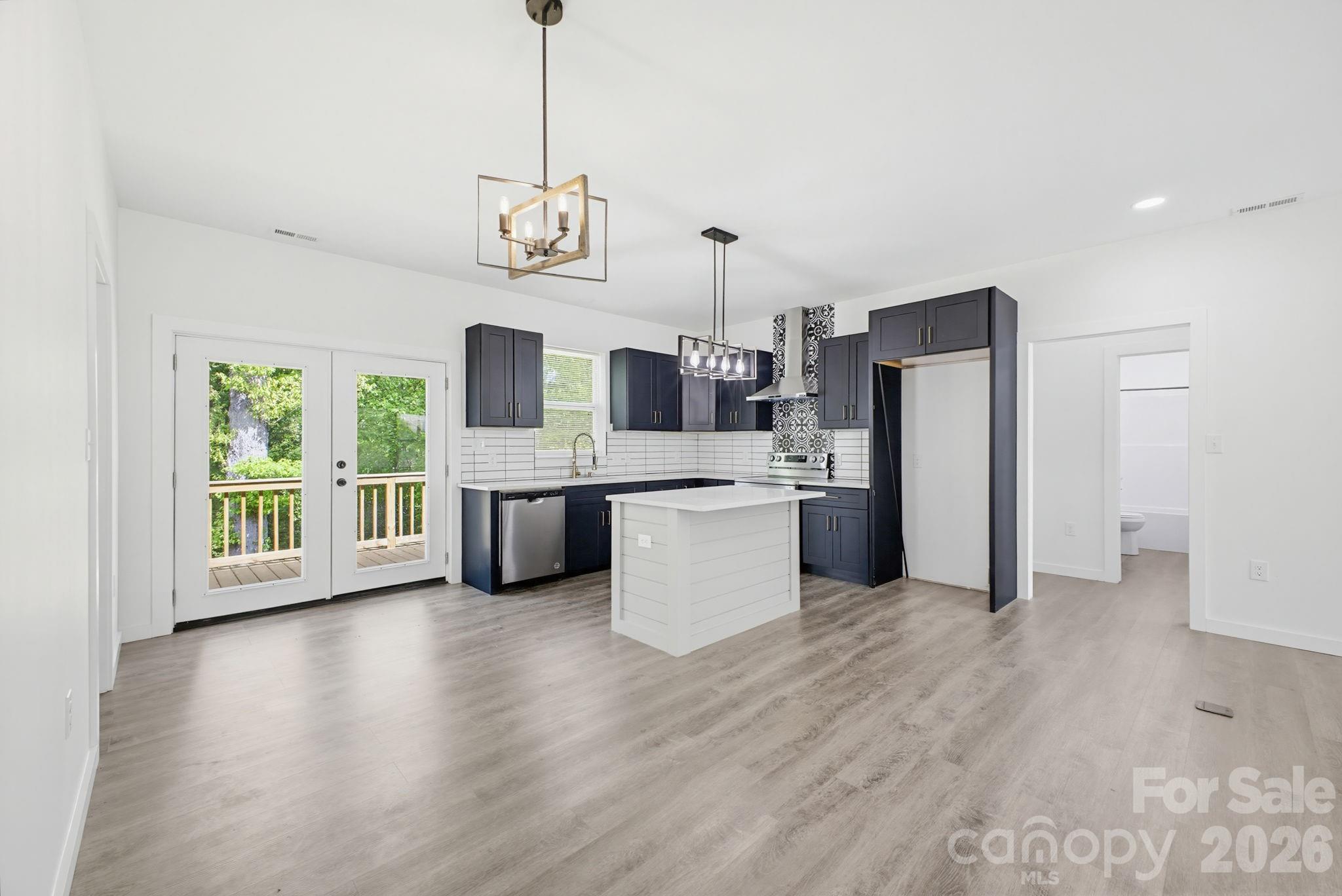 1475 32nd Street SW — Hickory
