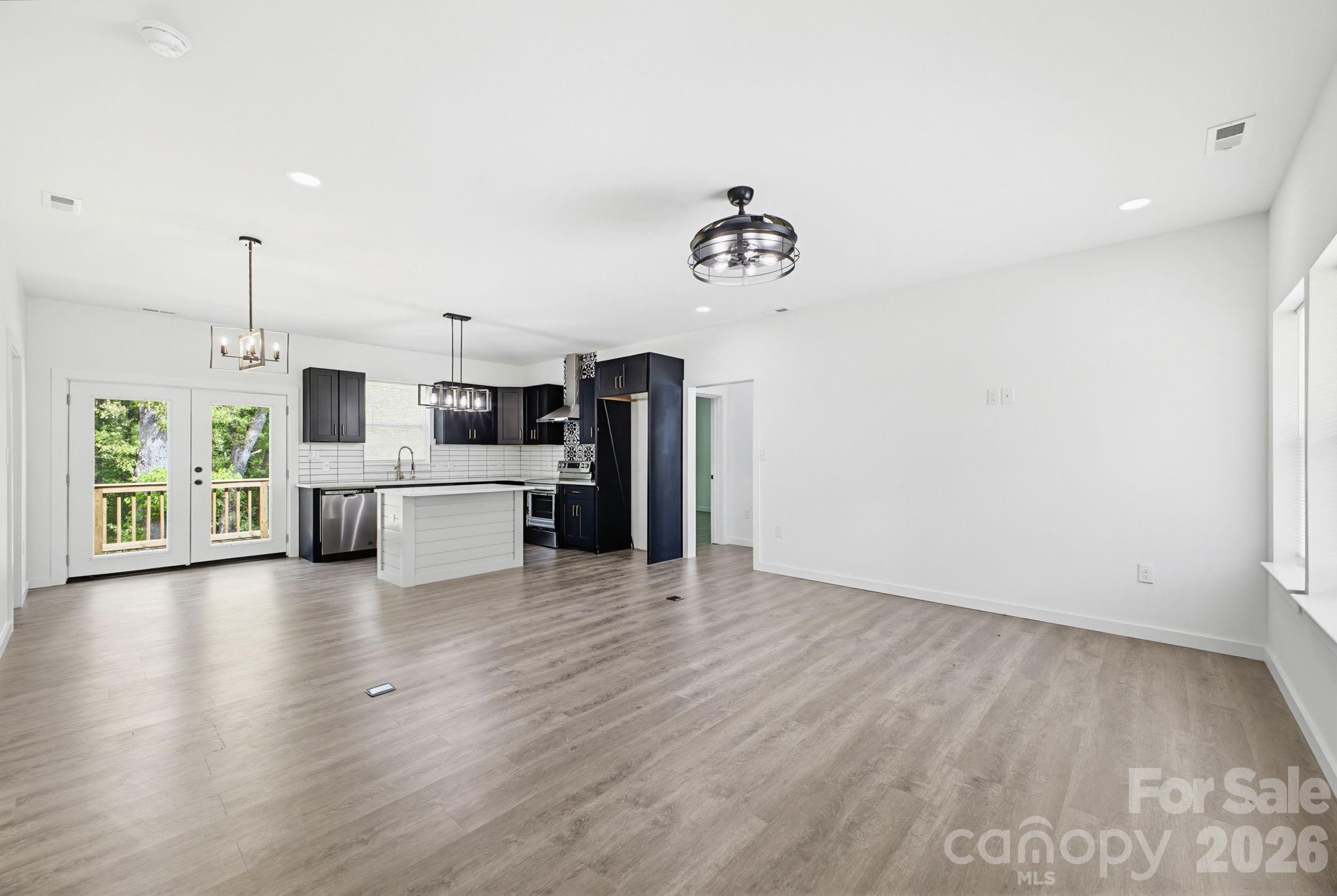 1475 32nd Street SW — Hickory