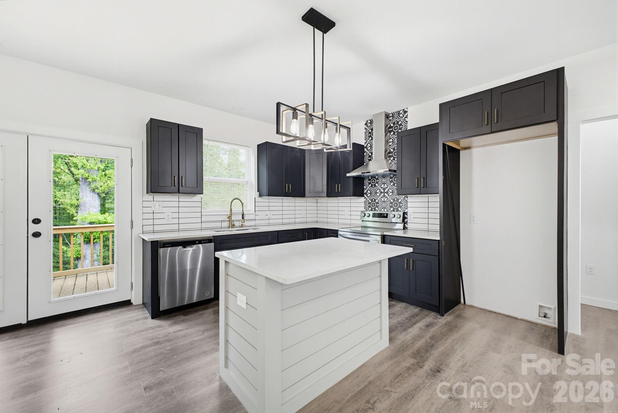 1475 32nd Street SW — Hickory