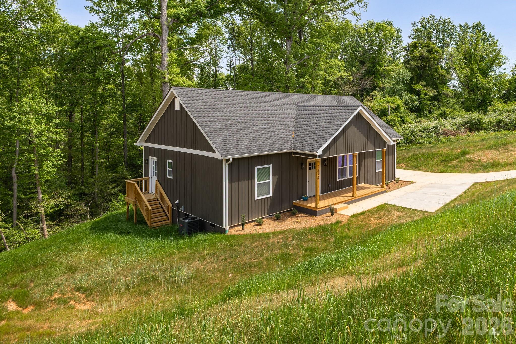 1475 32nd Street SW — Hickory