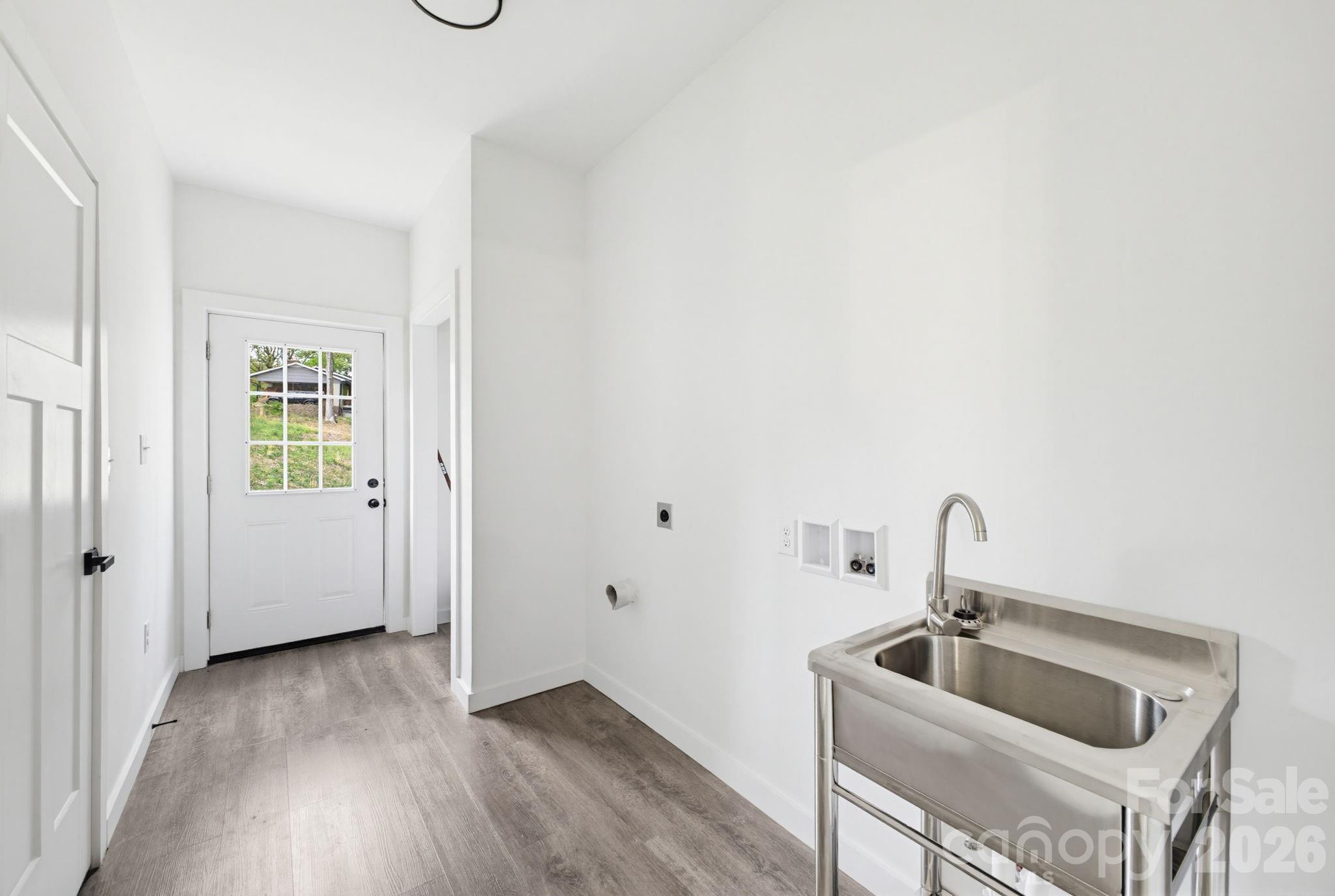 1475 32nd Street SW — Hickory