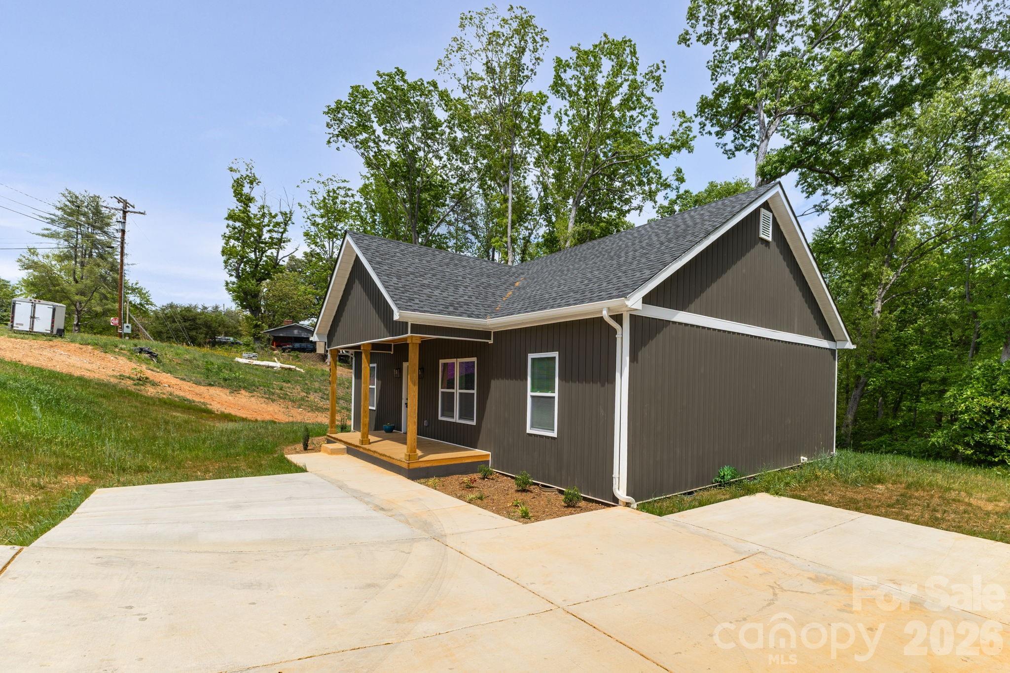 1475 32nd Street SW — Hickory