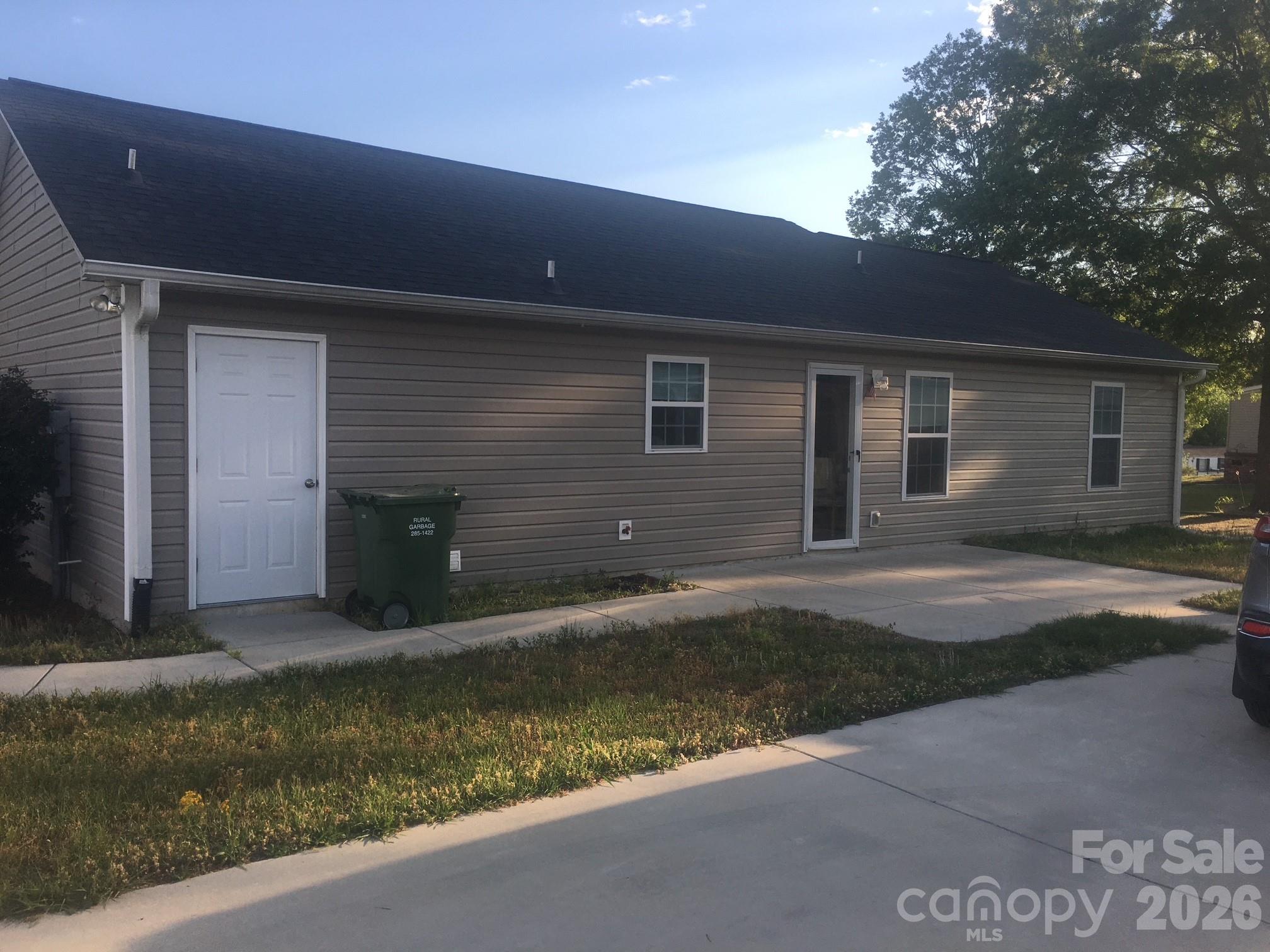 1709 Brookhill Lane — Lancaster