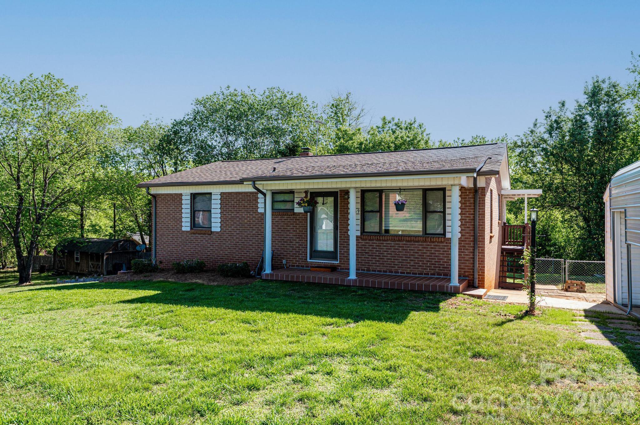 2649 Westview Acres Street — Hickory