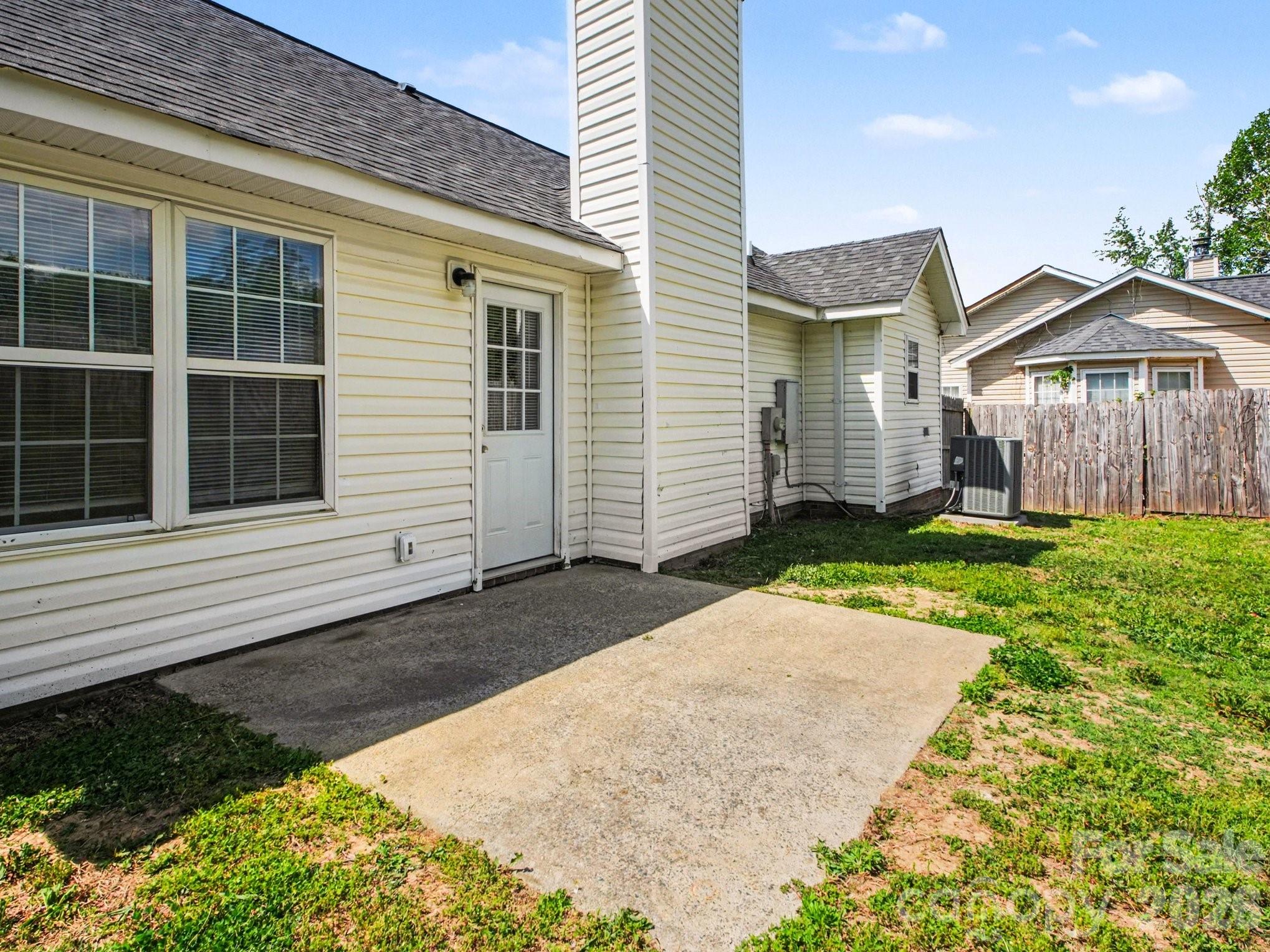 3744 Capps Hill Drive — Charlotte