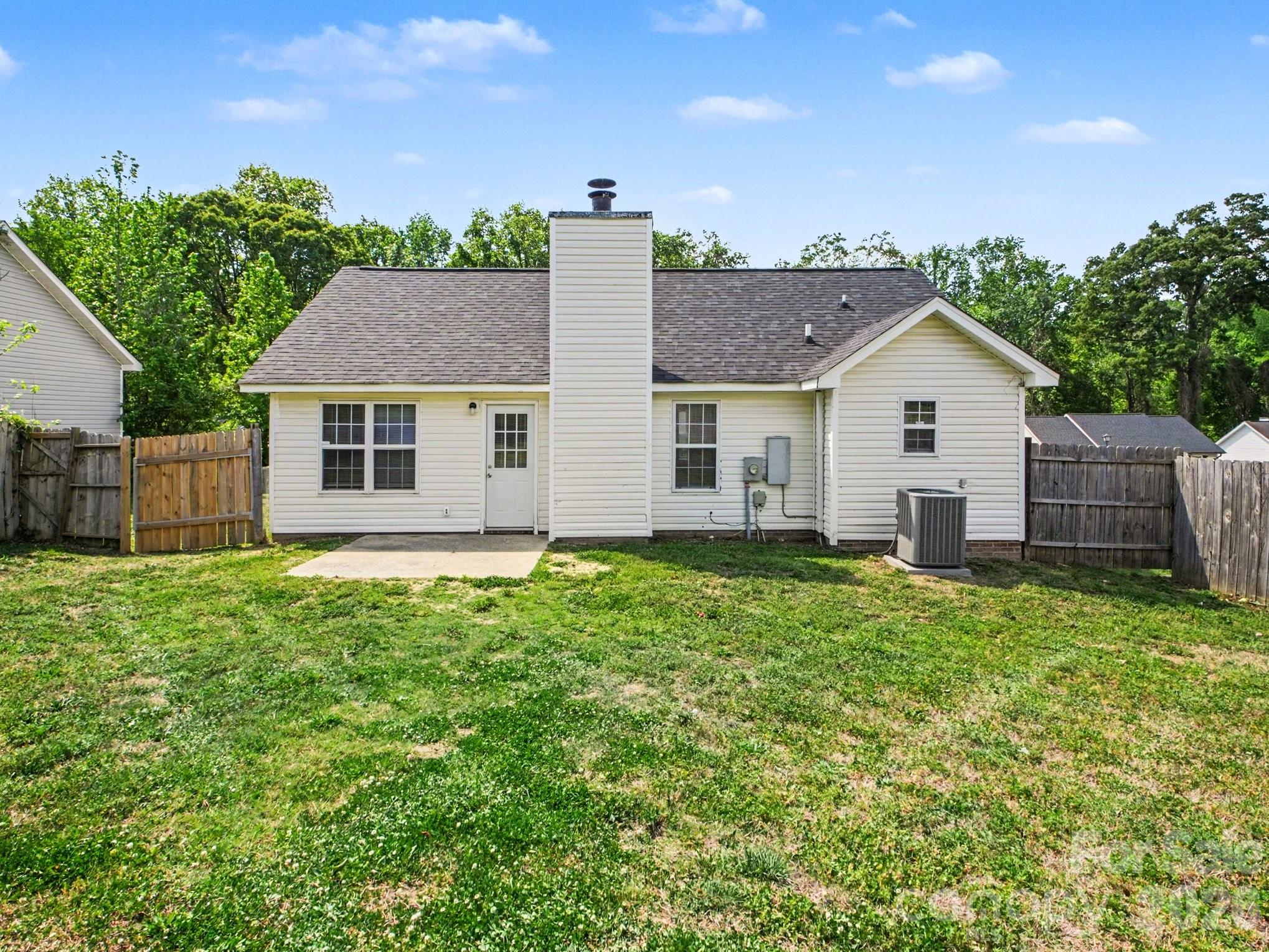 3744 Capps Hill Drive — Charlotte