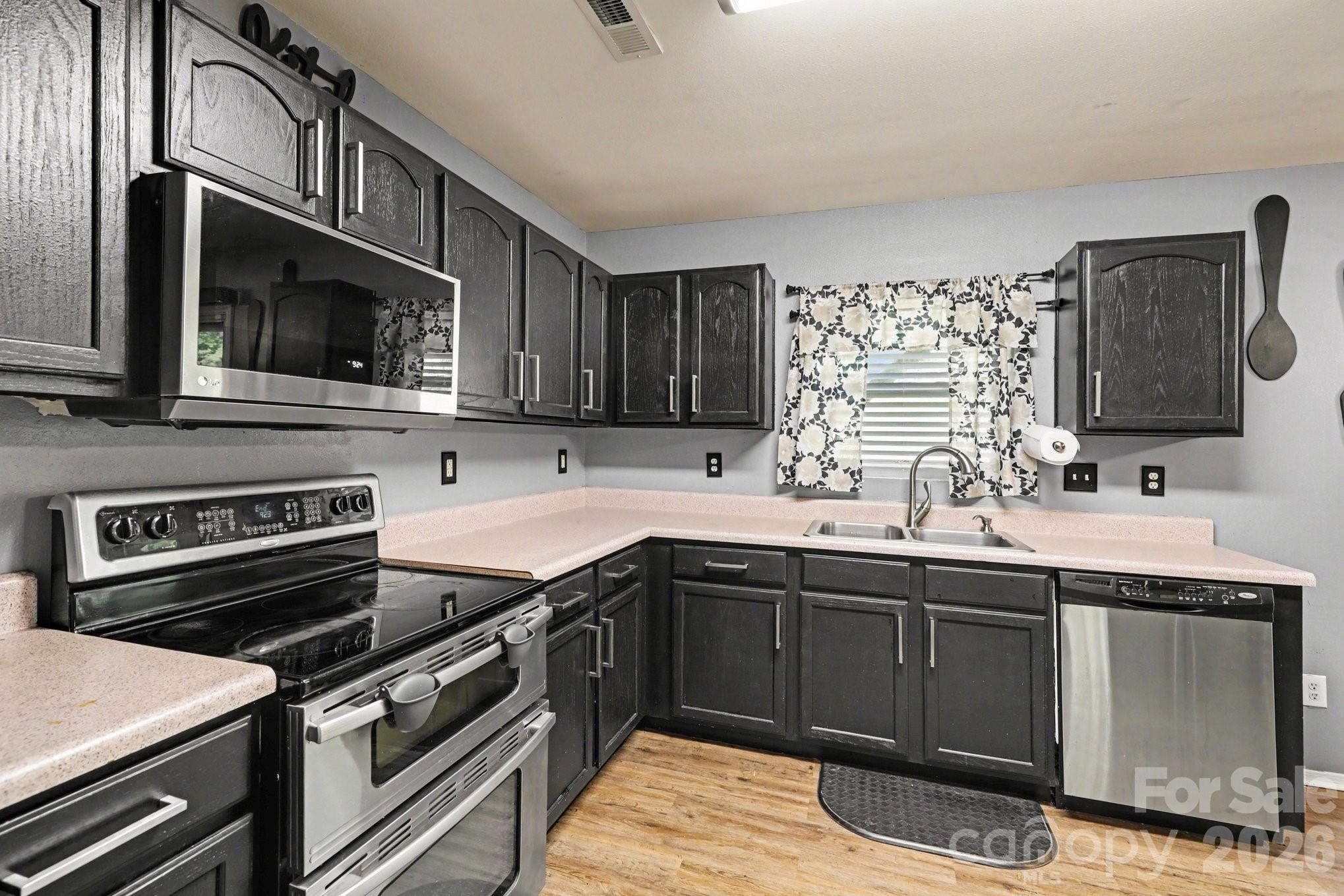 9423 Swallow Tail Lane — Charlotte