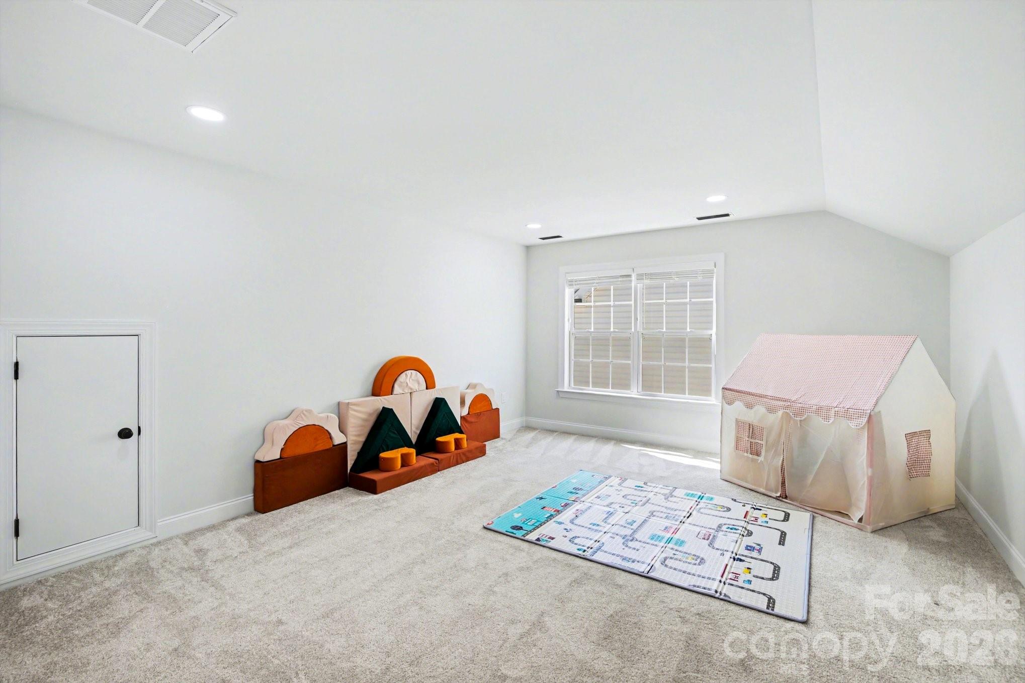 5305 Ridgefall Road — Greensboro
