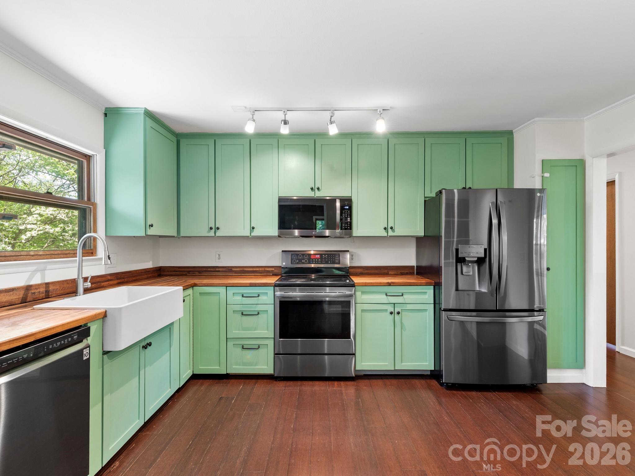 21 Dogwood Grove — Asheville