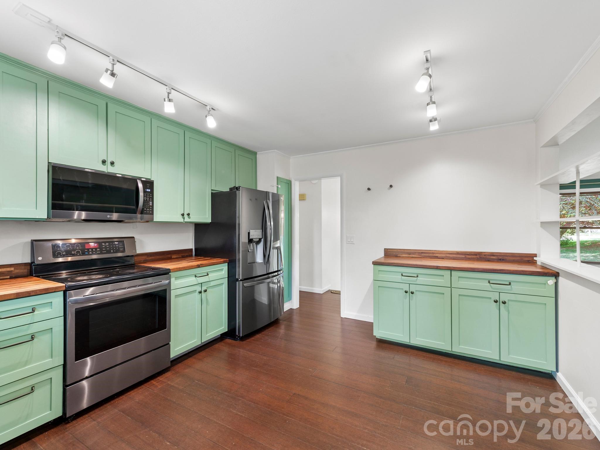 21 Dogwood Grove — Asheville