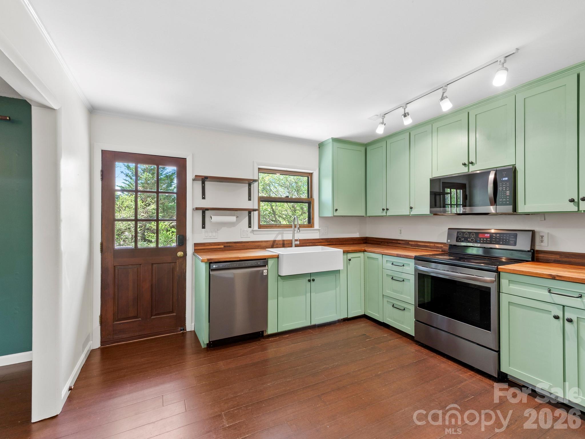 21 Dogwood Grove — Asheville
