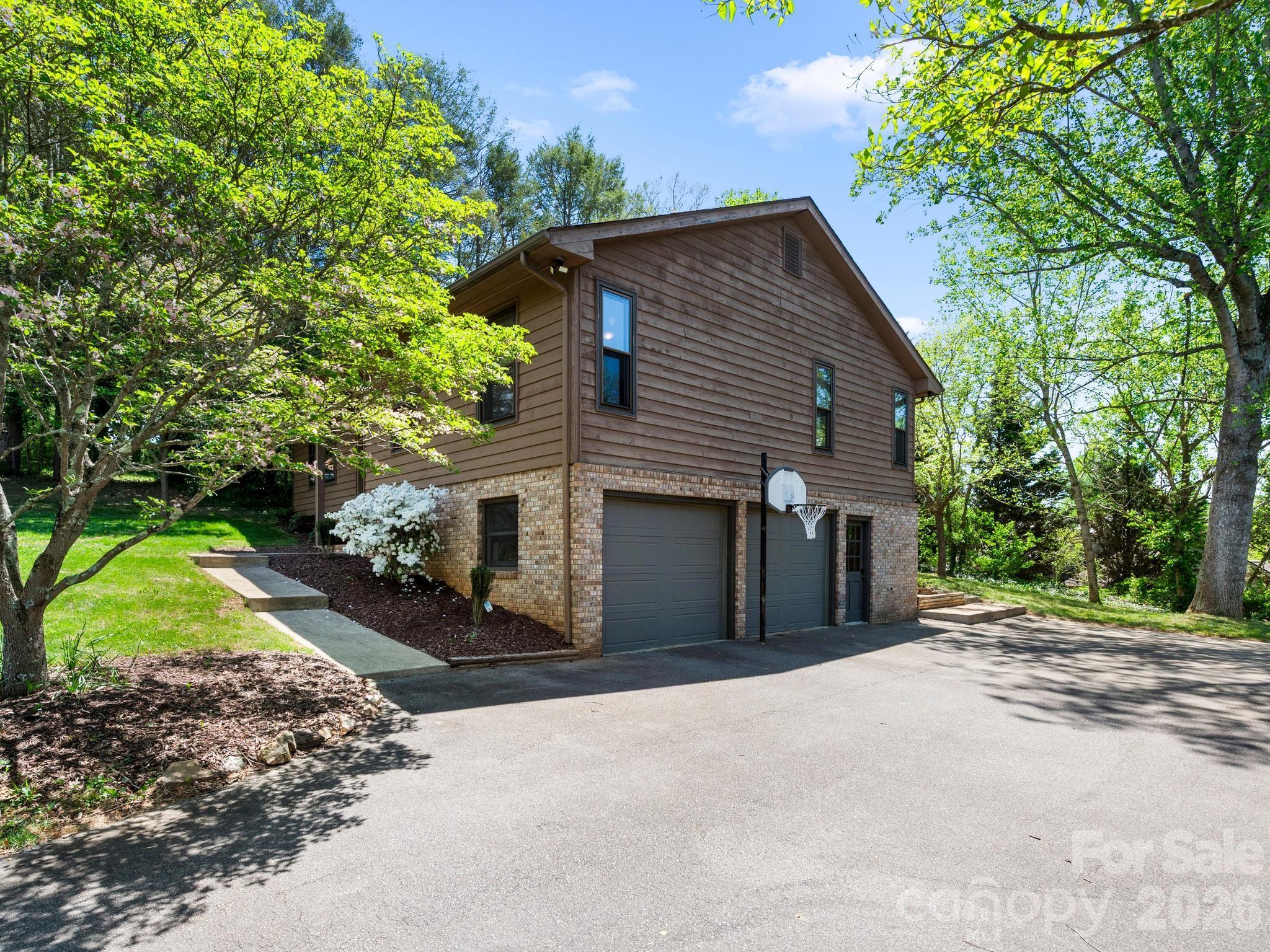 21 Dogwood Grove — Asheville