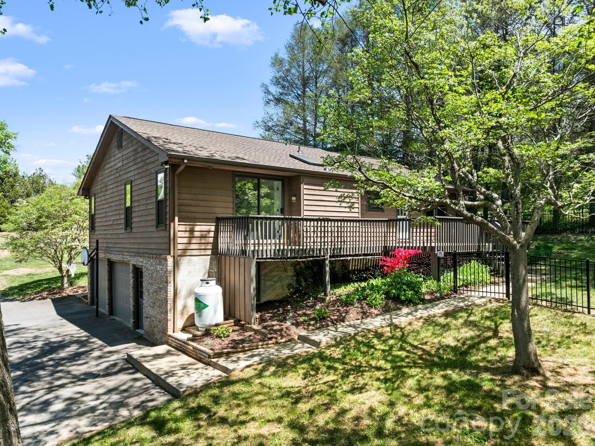 21 Dogwood Grove — Asheville