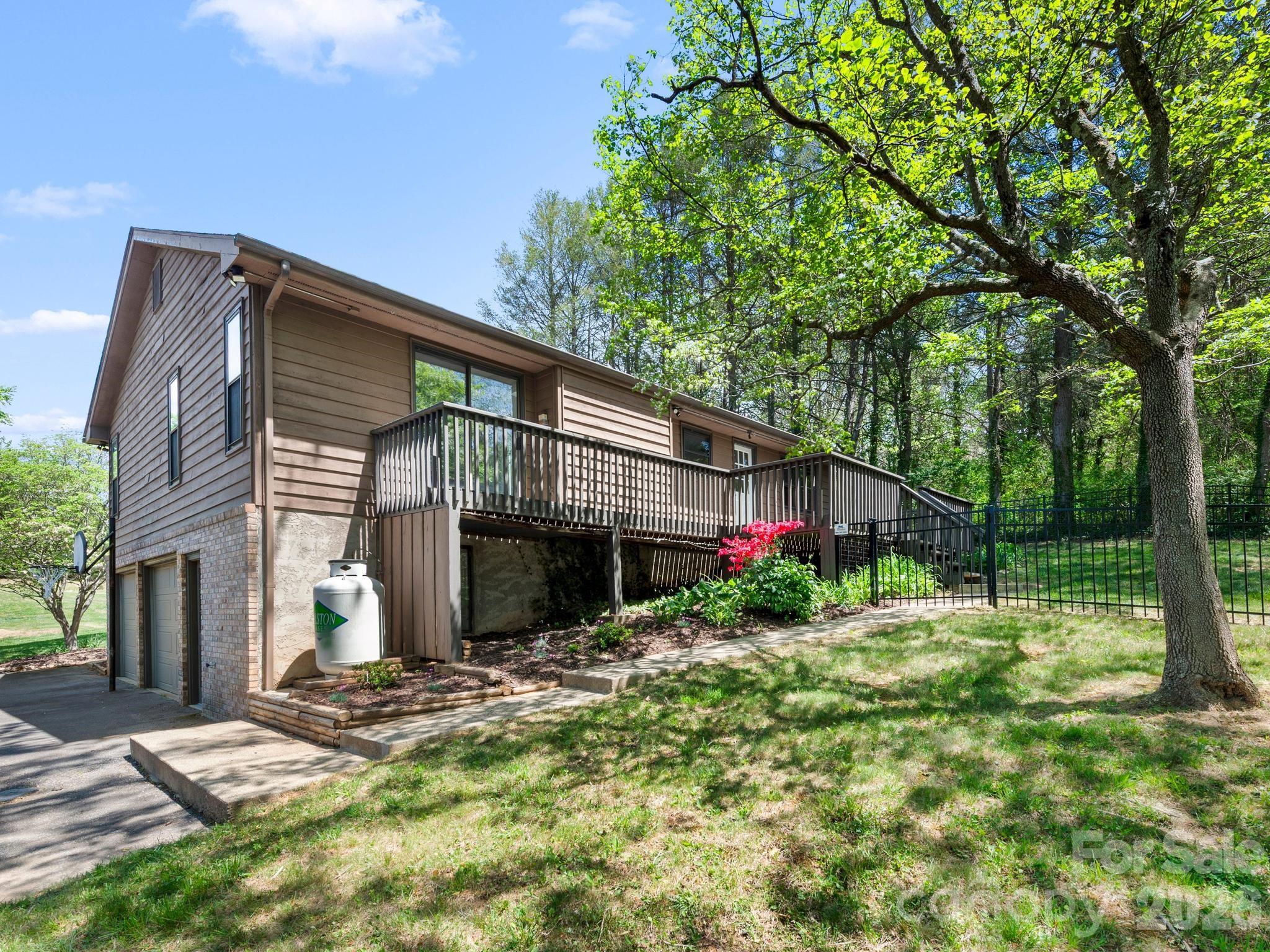 21 Dogwood Grove — Asheville