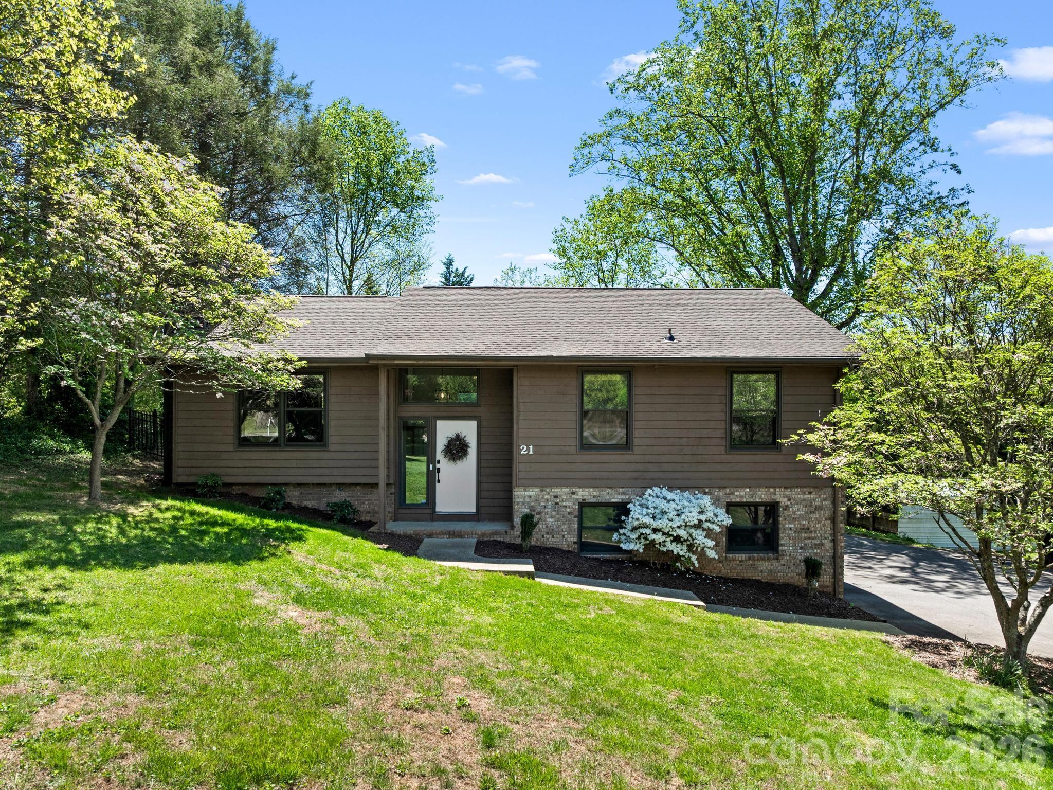 21 Dogwood Grove — Asheville