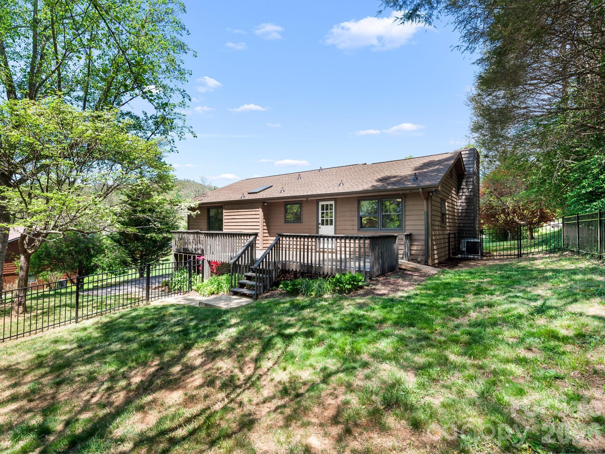21 Dogwood Grove — Asheville