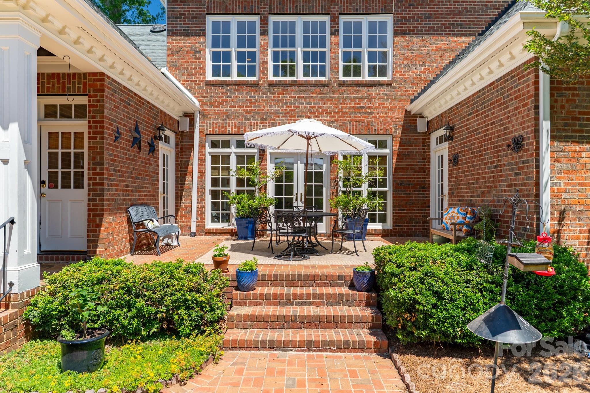 2046 Hopedale Avenue — Charlotte