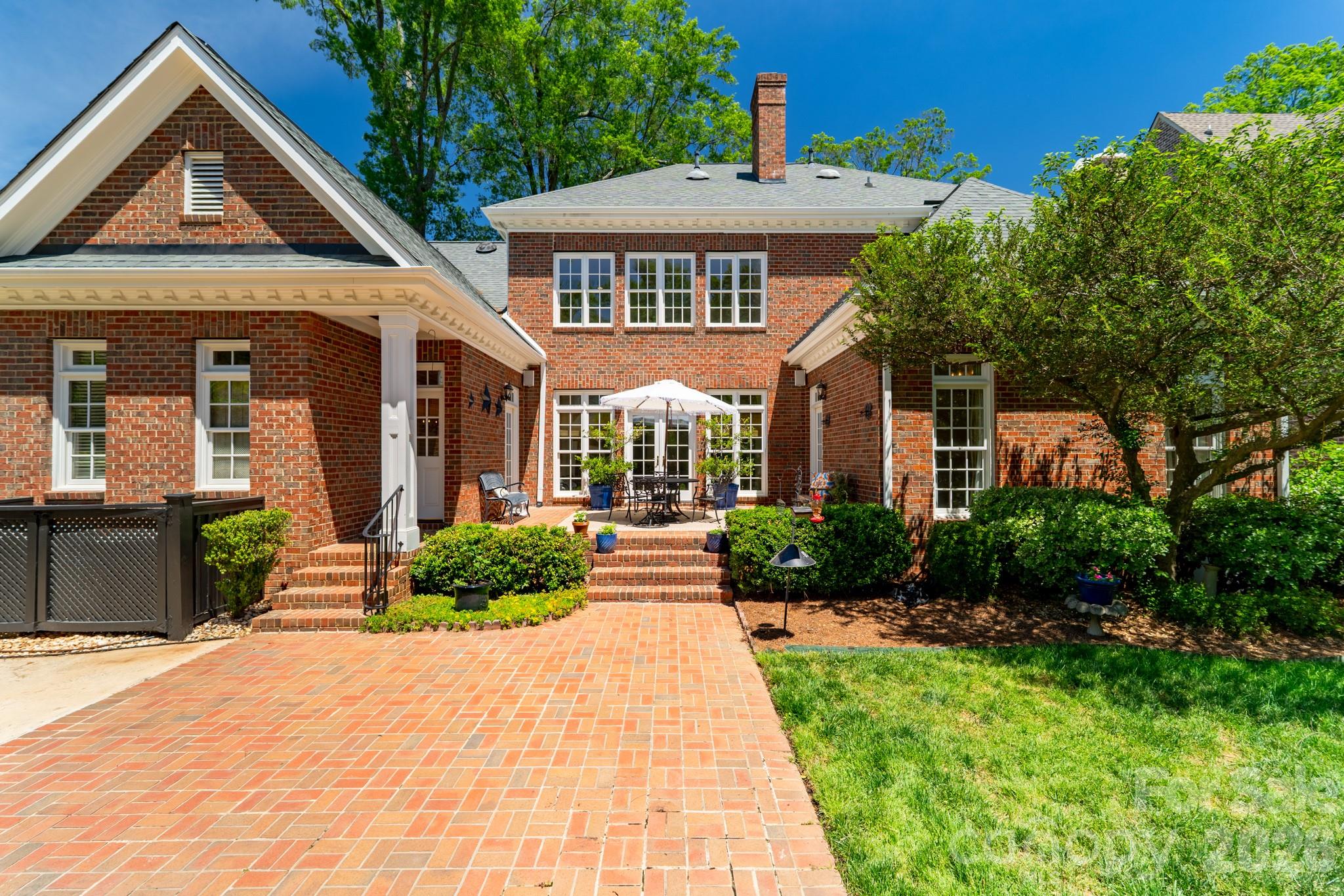 2046 Hopedale Avenue — Charlotte