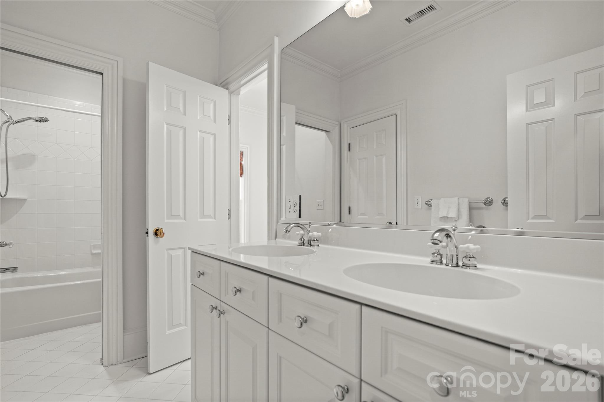 2046 Hopedale Avenue — Charlotte
