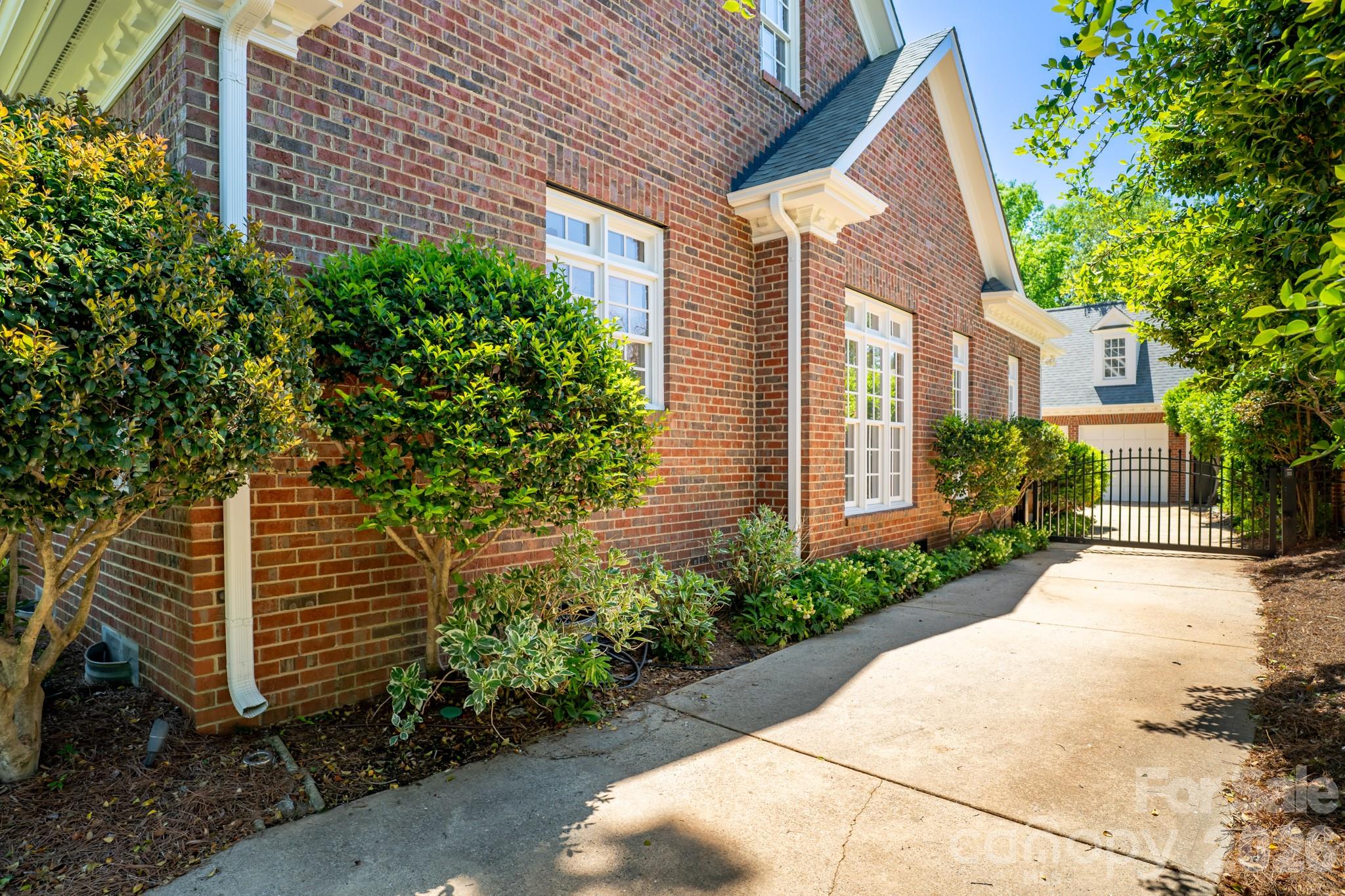 2046 Hopedale Avenue — Charlotte