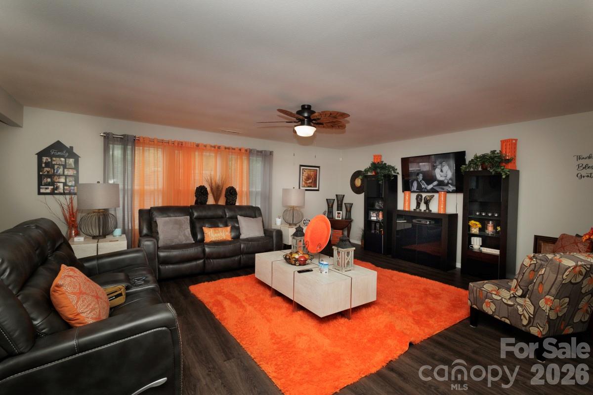 6135 Blue Ash Lane — Charlotte