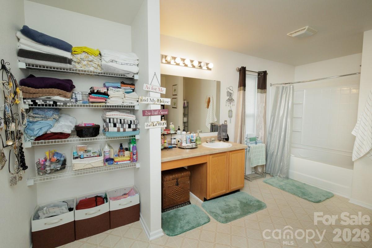 6135 Blue Ash Lane — Charlotte