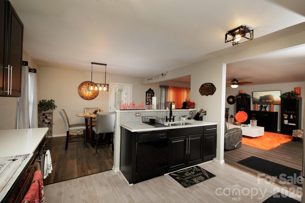 6135 Blue Ash Lane — Charlotte