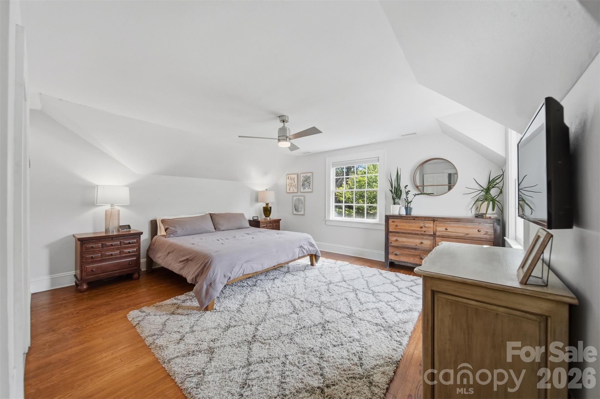 431 9th Street NW — Hickory
