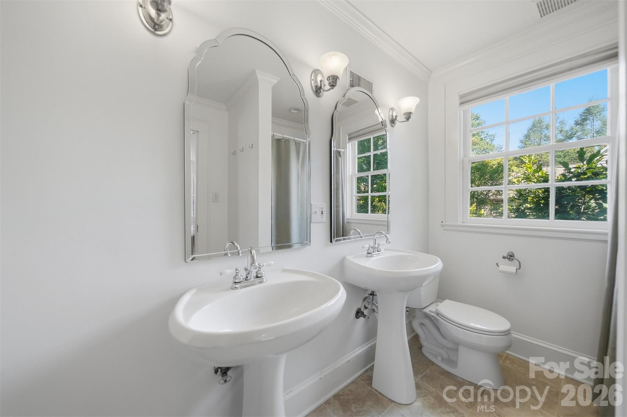 431 9th Street NW — Hickory