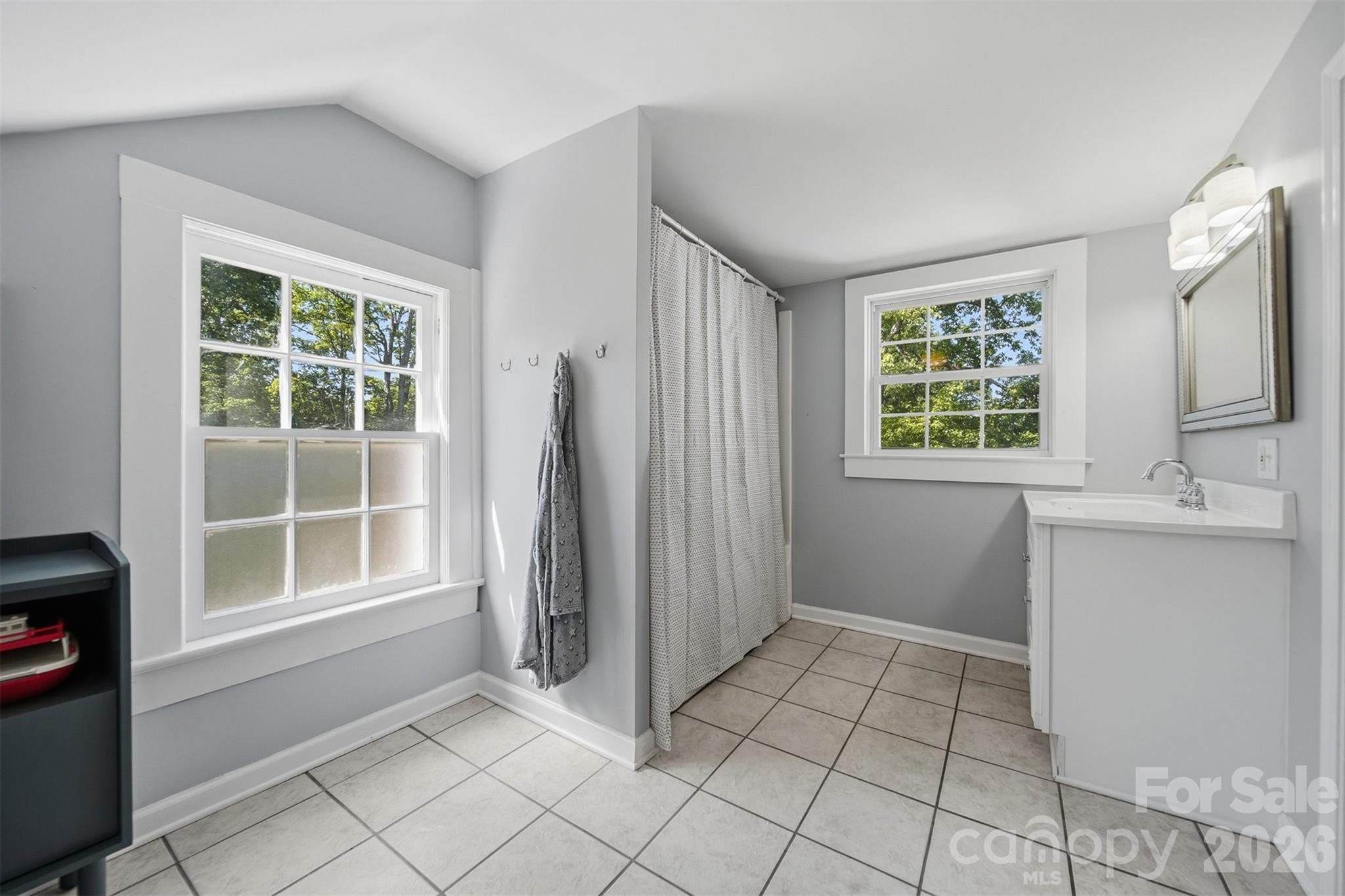 431 9th Street NW — Hickory