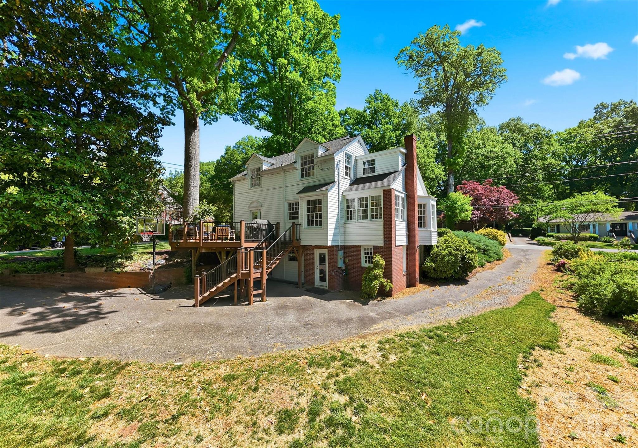 431 9th Street NW — Hickory