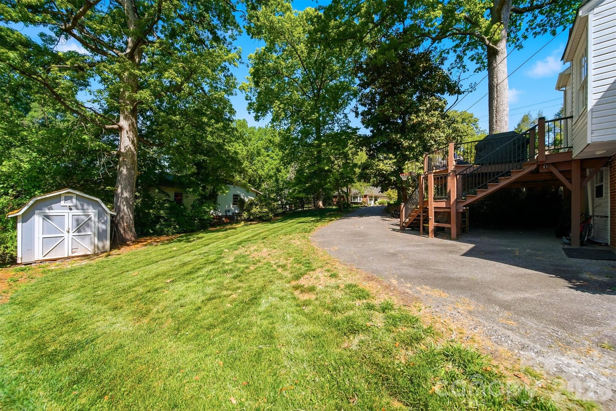 431 9th Street NW — Hickory